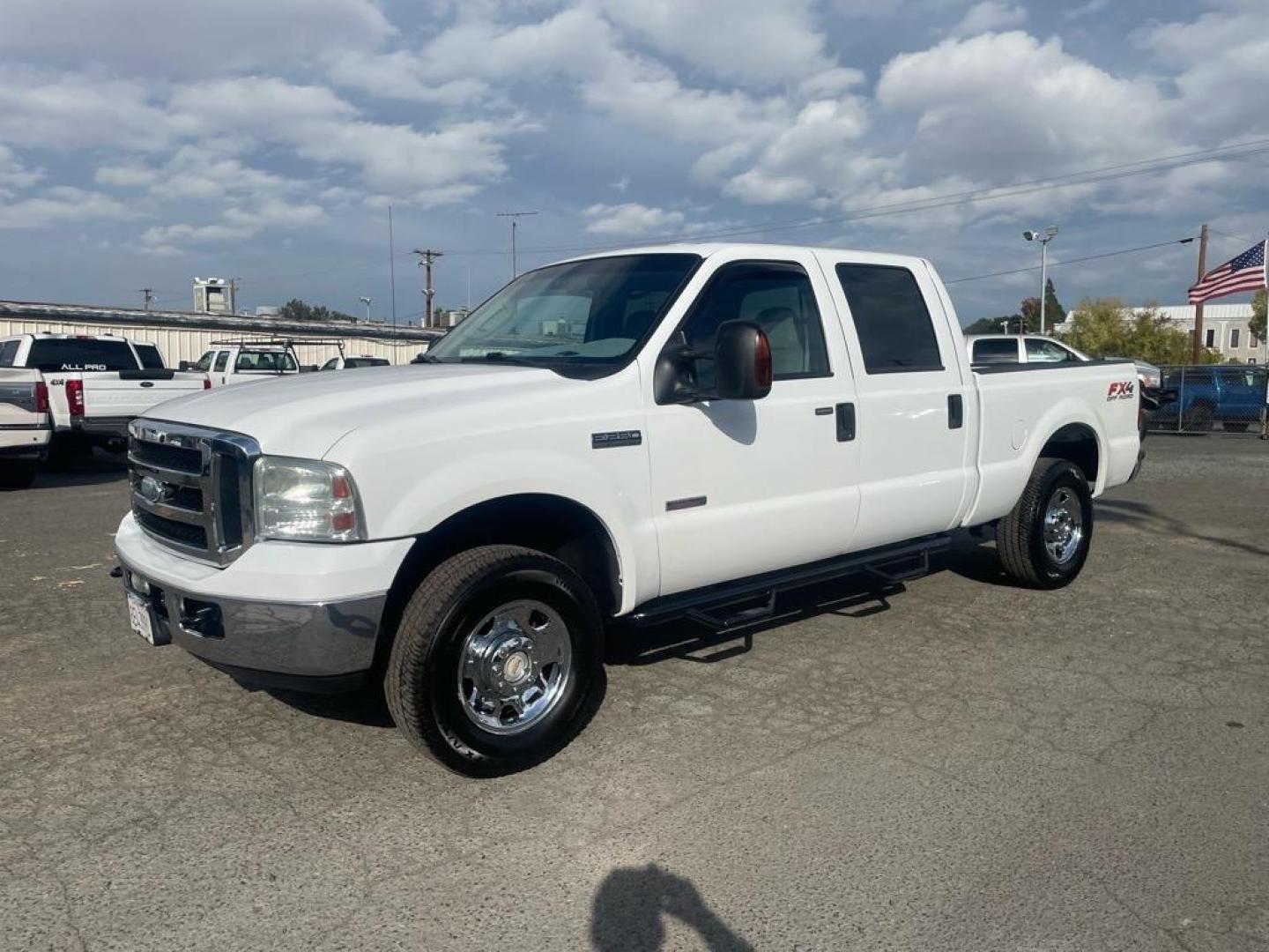 2006 Oxford White Clearcoat Ford F-250 Super Duty XLT (1FTSW21P06E) with an 6.0L Power Stroke 6.0L Diesel Turbo V8 325hp 560ft. lbs. Direct Injection engine, 5-Speed Automatic transmission, located at 800 Riverside Ave, Roseville, CA, 95678, 916-773-4549 & Toll Free: 866-719-4393, 38.732265, -121.291039 - DIESEL CREW CAB 4X4 FX4 XLT 95K MILES - Photo#0