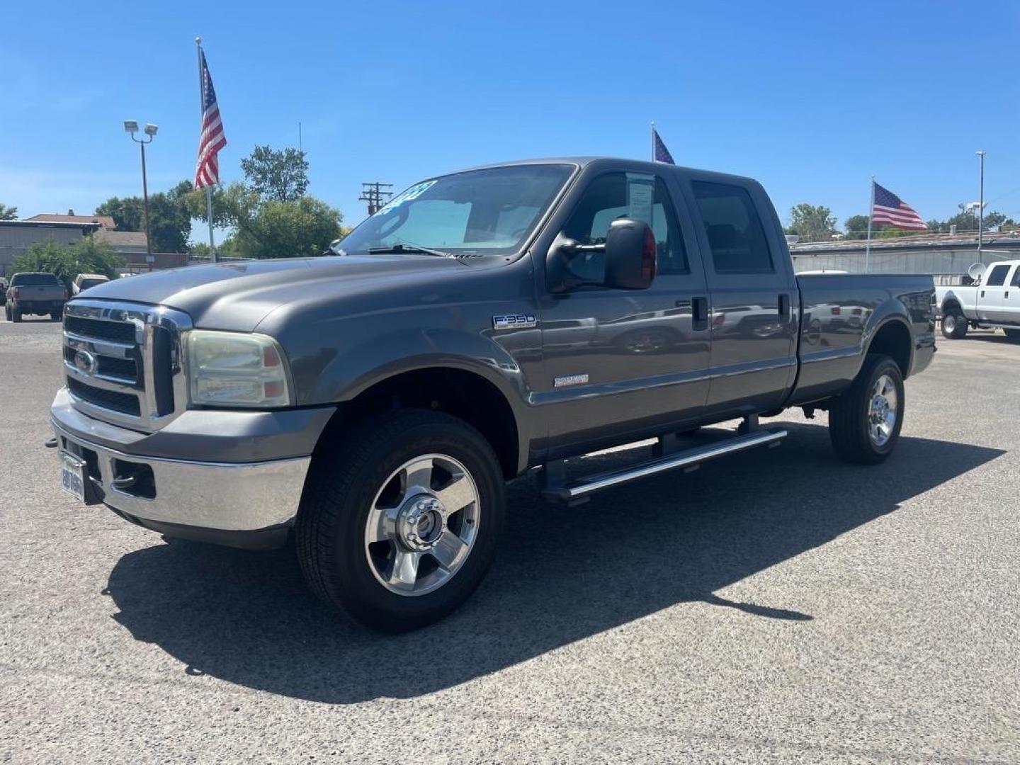 2006 Dark Shadow Grey Clearcoat Metallic Ford F-350 Super Duty Lariat (1FTWW31P26E) with an 6.0L Power Stroke 6.0L Diesel Turbo V8 325hp 560ft. lbs. Direct Injection engine, 5-Speed Automatic transmission, located at 800 Riverside Ave, Roseville, CA, 95678, 916-773-4549 & Toll Free: 866-719-4393, 38.732265, -121.291039 - DIESEL CREW CAB 4X4 LARIAT HEADSTUDS MOON ROOF - Photo#0