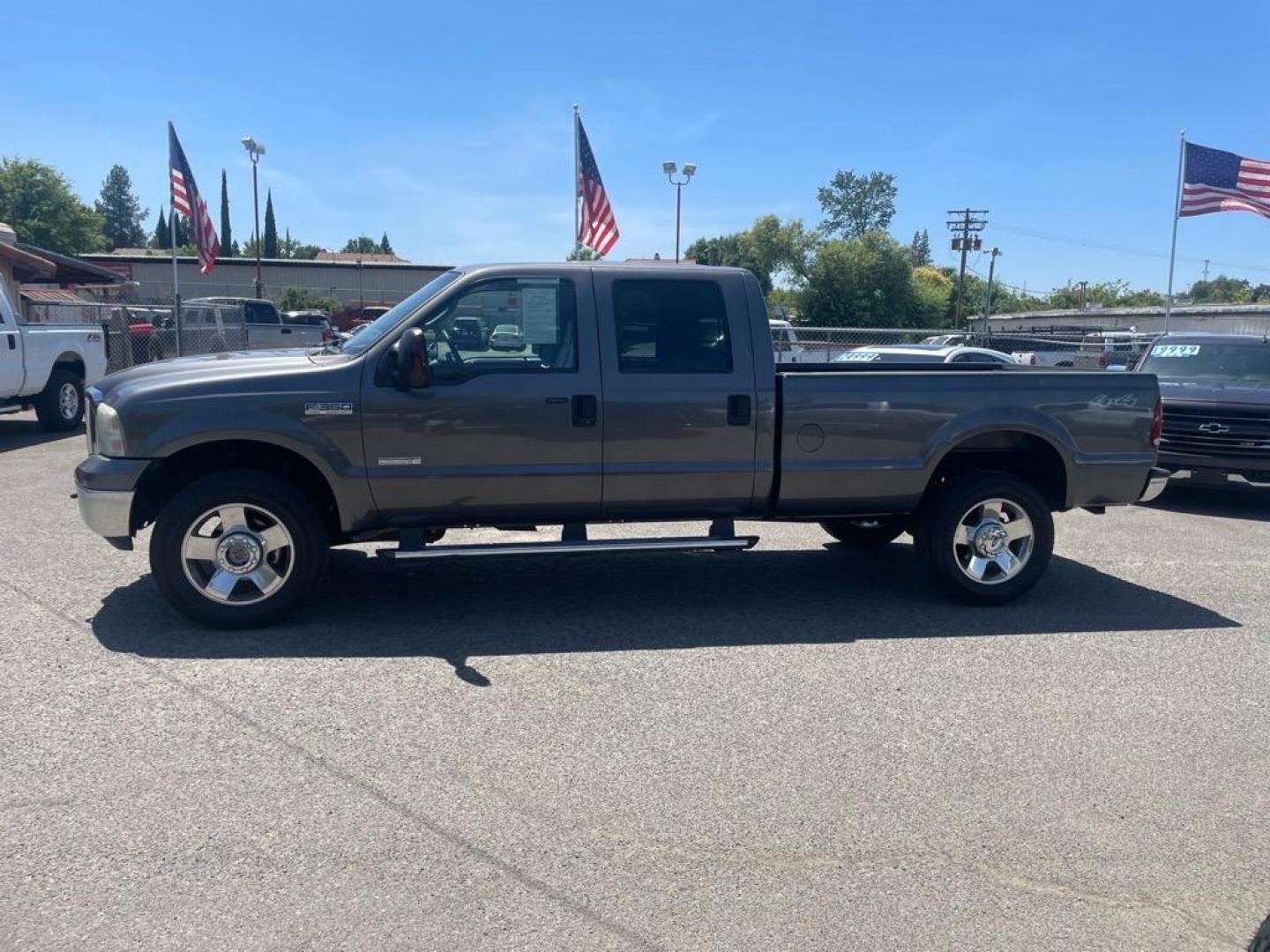 2006 Dark Shadow Grey Clearcoat Metallic Ford F-350 Super Duty Lariat (1FTWW31P26E) with an 6.0L Power Stroke 6.0L Diesel Turbo V8 325hp 560ft. lbs. Direct Injection engine, 5-Speed Automatic transmission, located at 800 Riverside Ave, Roseville, CA, 95678, 916-773-4549 & Toll Free: 866-719-4393, 38.732265, -121.291039 - DIESEL CREW CAB 4X4 LARIAT HEADSTUDS MOON ROOF - Photo#1