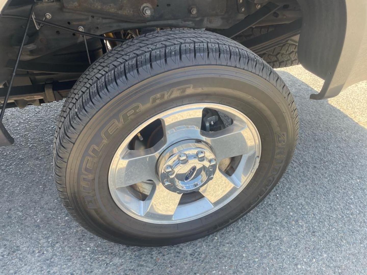 2006 Dark Shadow Grey Clearcoat Metallic Ford F-350 Super Duty Lariat (1FTWW31P26E) with an 6.0L Power Stroke 6.0L Diesel Turbo V8 325hp 560ft. lbs. Direct Injection engine, 5-Speed Automatic transmission, located at 800 Riverside Ave, Roseville, CA, 95678, 916-773-4549 & Toll Free: 866-719-4393, 38.732265, -121.291039 - DIESEL CREW CAB 4X4 LARIAT HEADSTUDS MOON ROOF - Photo#10