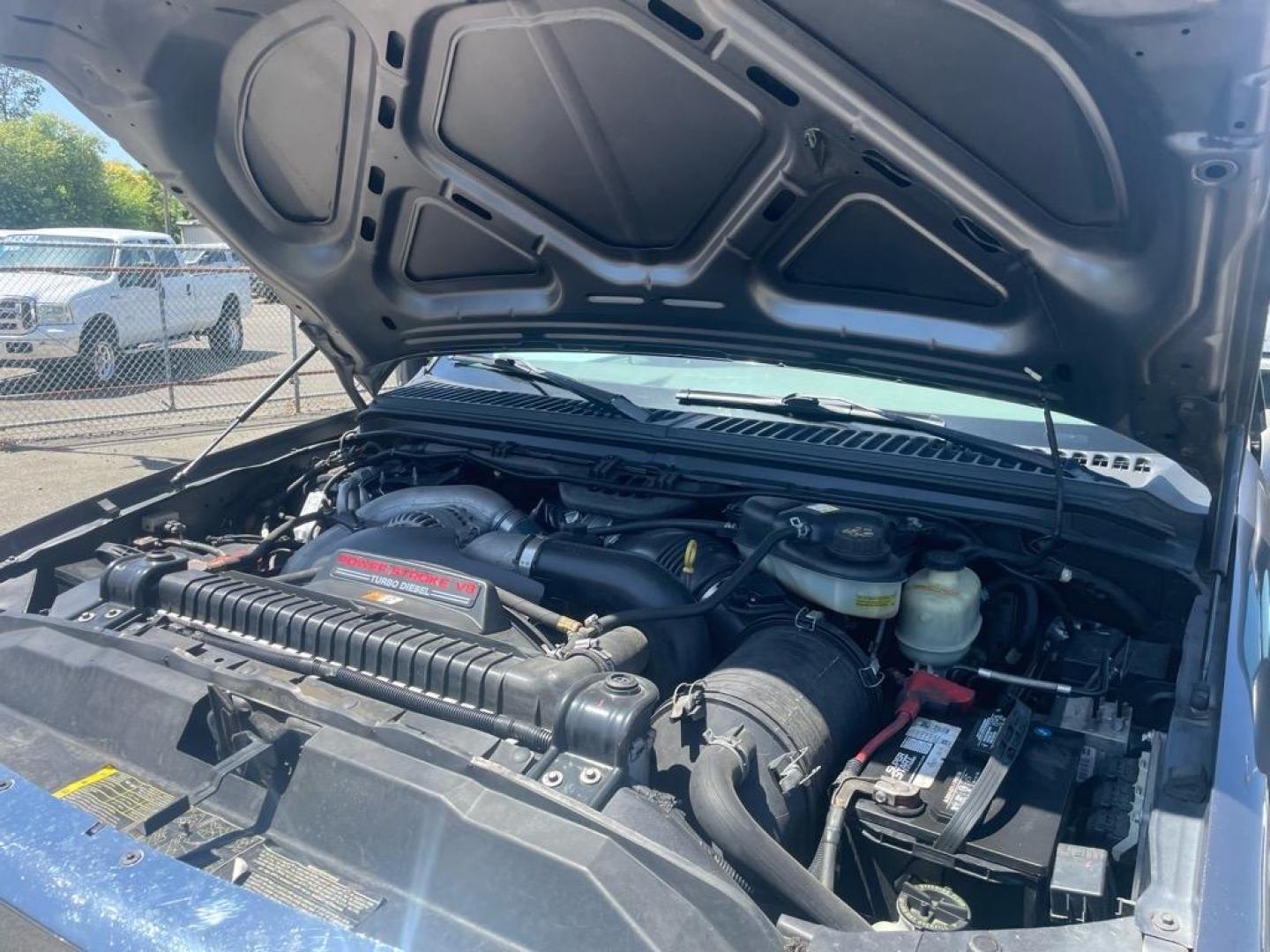 2006 Dark Shadow Grey Clearcoat Metallic Ford F-350 Super Duty Lariat (1FTWW31P26E) with an 6.0L Power Stroke 6.0L Diesel Turbo V8 325hp 560ft. lbs. Direct Injection engine, 5-Speed Automatic transmission, located at 800 Riverside Ave, Roseville, CA, 95678, 916-773-4549 & Toll Free: 866-719-4393, 38.732265, -121.291039 - DIESEL CREW CAB 4X4 LARIAT HEADSTUDS MOON ROOF - Photo#14