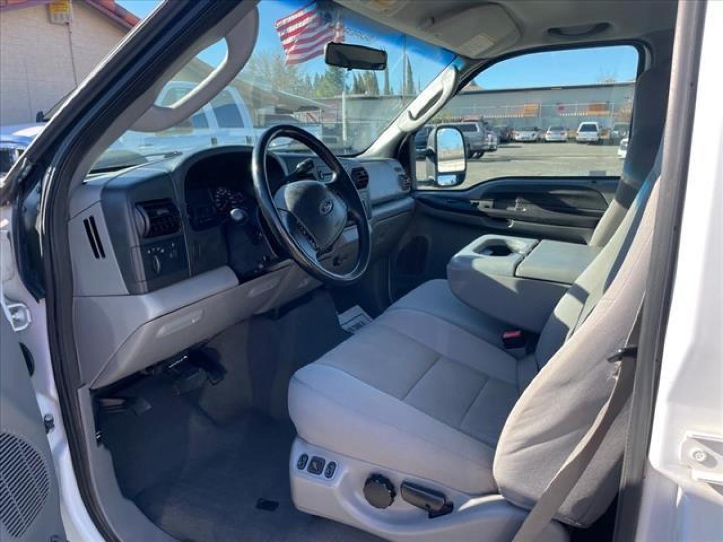 2006 Oxford White Clearcoat Ford F-250 Super Duty XLT (1FTSW21P96E) with an 6.0L Power Stroke 6.0L Diesel Turbo V8 325hp 560ft. lbs. Direct Injection engine, 5-Speed Automatic transmission, located at 800 Riverside Ave, Roseville, CA, 95678, 916-773-4549 & Toll Free: 866-719-4393, 38.732265, -121.291039 - DIESEL CREW CAB 4X4 FX4 XLT HEADSTUDS BULLET PROOF EGR COOLER CLEAN CARFAX - Photo#11