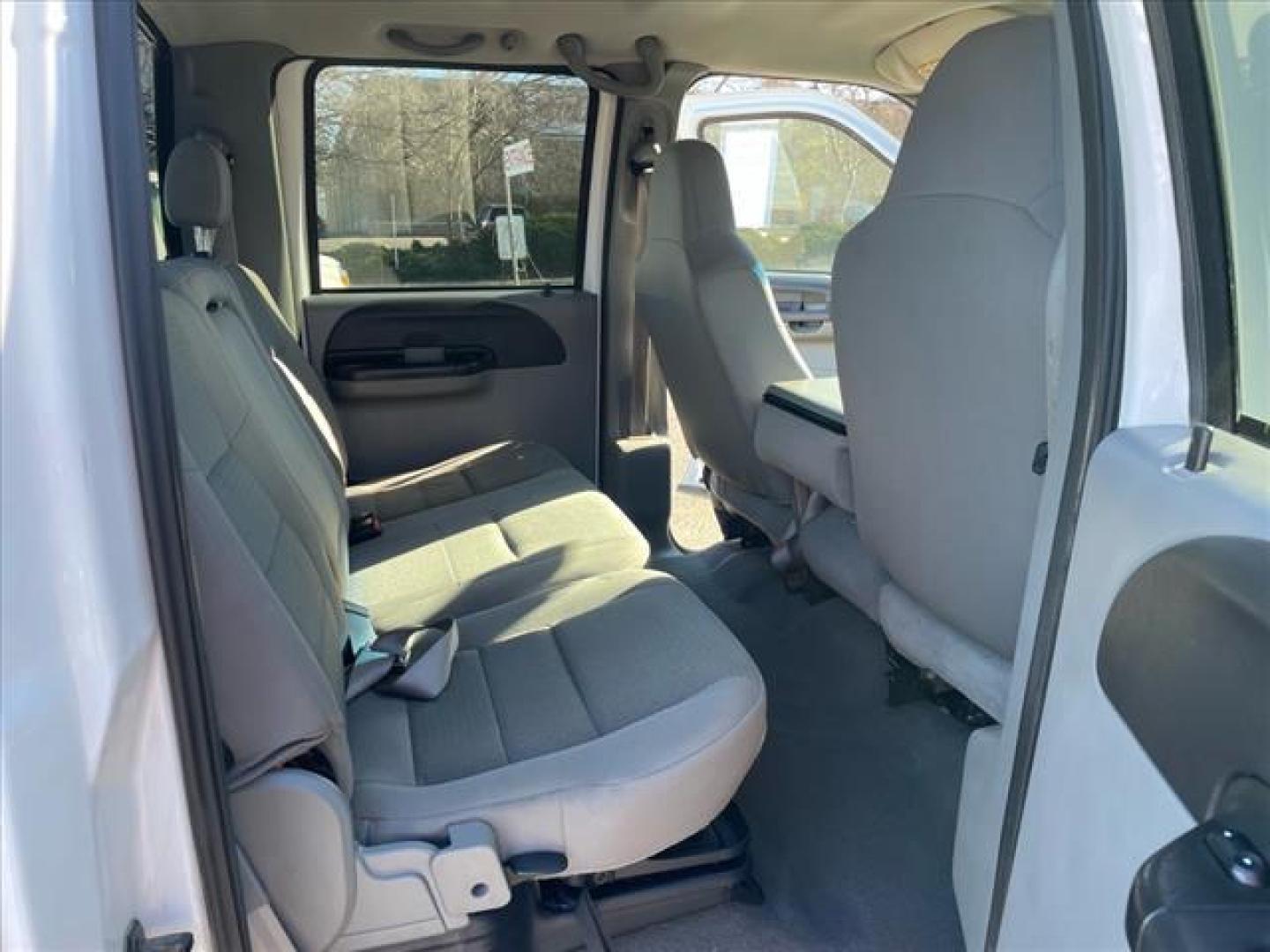 2006 Oxford White Clearcoat Ford F-250 Super Duty XLT (1FTSW21P96E) with an 6.0L Power Stroke 6.0L Diesel Turbo V8 325hp 560ft. lbs. Direct Injection engine, 5-Speed Automatic transmission, located at 800 Riverside Ave, Roseville, CA, 95678, 916-773-4549 & Toll Free: 866-719-4393, 38.732265, -121.291039 - DIESEL CREW CAB 4X4 FX4 XLT HEADSTUDS BULLET PROOF EGR COOLER CLEAN CARFAX - Photo#14