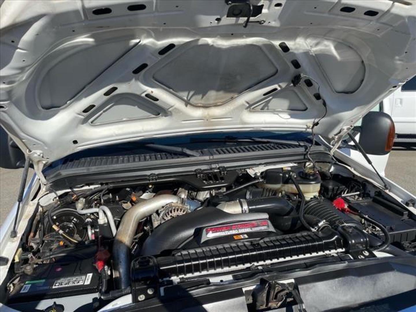 2006 Oxford White Clearcoat Ford F-250 Super Duty XLT (1FTSW21P96E) with an 6.0L Power Stroke 6.0L Diesel Turbo V8 325hp 560ft. lbs. Direct Injection engine, 5-Speed Automatic transmission, located at 800 Riverside Ave, Roseville, CA, 95678, 916-773-4549 & Toll Free: 866-719-4393, 38.732265, -121.291039 - DIESEL CREW CAB 4X4 FX4 XLT HEADSTUDS BULLET PROOF EGR COOLER CLEAN CARFAX - Photo#15