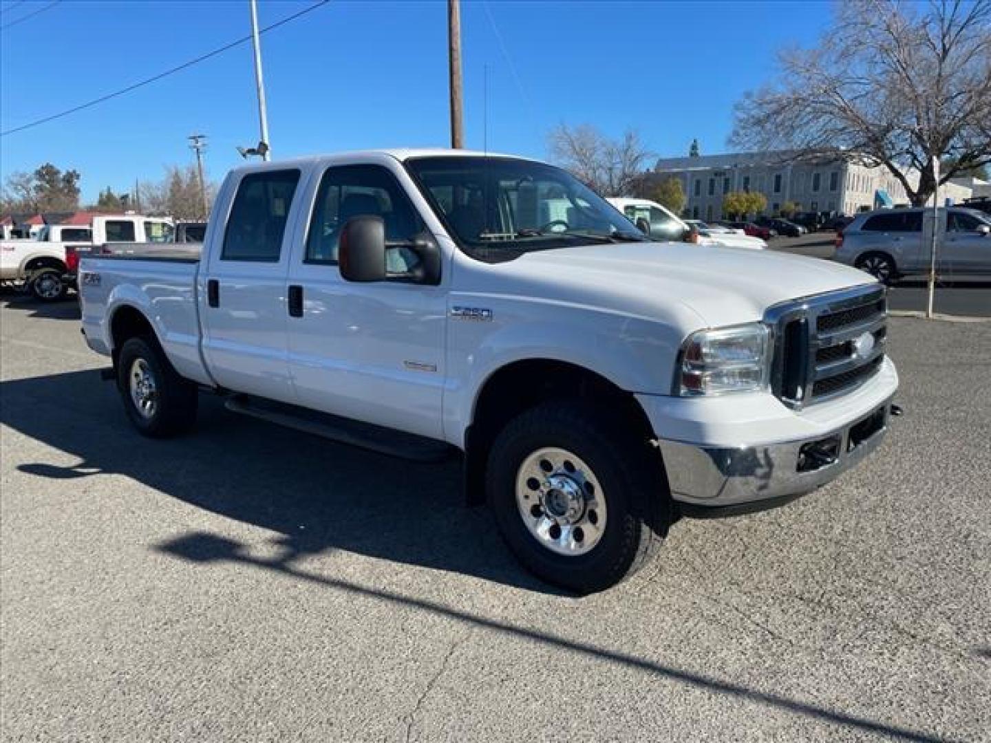 2006 Oxford White Clearcoat Ford F-250 Super Duty XLT (1FTSW21P96E) with an 6.0L Power Stroke 6.0L Diesel Turbo V8 325hp 560ft. lbs. Direct Injection engine, 5-Speed Automatic transmission, located at 800 Riverside Ave, Roseville, CA, 95678, 916-773-4549 & Toll Free: 866-719-4393, 38.732265, -121.291039 - DIESEL CREW CAB 4X4 FX4 XLT HEADSTUDS BULLET PROOF EGR COOLER CLEAN CARFAX - Photo#1