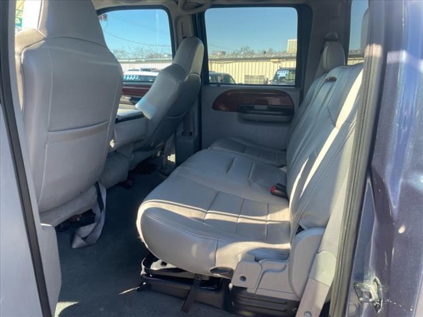 2006 Medium Wedgewood Blue Clearcoat Ford F-250 Super Duty Lariat (1FTSW21P36E) with an 6.0L Power Stroke 6.0L Diesel Turbo V8 325hp 560ft. lbs. Direct Injection engine, 5-Speed Automatic transmission, located at 800 Riverside Ave, Roseville, CA, 95678, 916-773-4549 & Toll Free: 866-719-4393, 38.732265, -121.291039 - DIESEL CREW CAB 4X4 FX4 LARIAT LIFTED SERVICE RECORDS ON CLEAN CARFAX - Photo#11