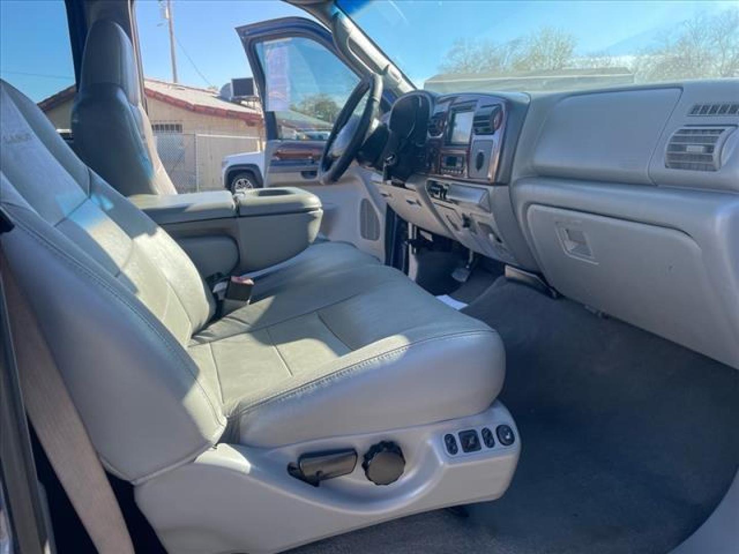 2006 Medium Wedgewood Blue Clearcoat Ford F-250 Super Duty Lariat (1FTSW21P36E) with an 6.0L Power Stroke 6.0L Diesel Turbo V8 325hp 560ft. lbs. Direct Injection engine, 5-Speed Automatic transmission, located at 800 Riverside Ave, Roseville, CA, 95678, 916-773-4549 & Toll Free: 866-719-4393, 38.732265, -121.291039 - DIESEL CREW CAB 4X4 FX4 LARIAT LIFTED SERVICE RECORDS ON CLEAN CARFAX - Photo#12