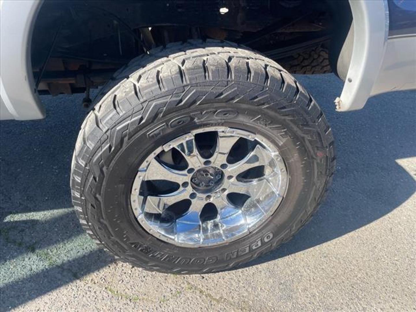2006 Medium Wedgewood Blue Clearcoat Ford F-250 Super Duty Lariat (1FTSW21P36E) with an 6.0L Power Stroke 6.0L Diesel Turbo V8 325hp 560ft. lbs. Direct Injection engine, 5-Speed Automatic transmission, located at 800 Riverside Ave, Roseville, CA, 95678, 916-773-4549 & Toll Free: 866-719-4393, 38.732265, -121.291039 - DIESEL CREW CAB 4X4 FX4 LARIAT LIFTED SERVICE RECORDS ON CLEAN CARFAX - Photo#6