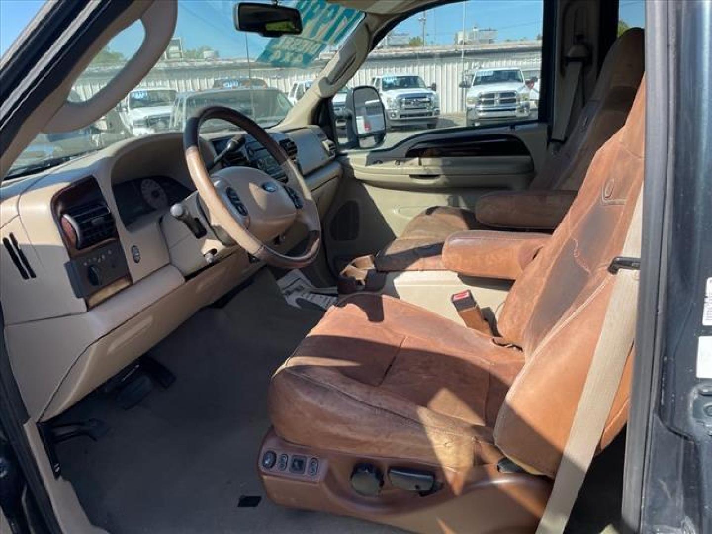2006 Dark Green Satin Clearcoat Metallic Ford F-350 Super Duty King Ranch (1FTWW31P56E) with an 0.0 8 Cylinder Direct Injection engine, 5-Speed Automatic transmission, located at 800 Riverside Ave, Roseville, CA, 95678, 916-773-4549 & Toll Free: 866-719-4393, 38.732265, -121.291039 - DIESEL CREW CAB 4X4 FX4 KING RANCH LOW MILES - Photo#12