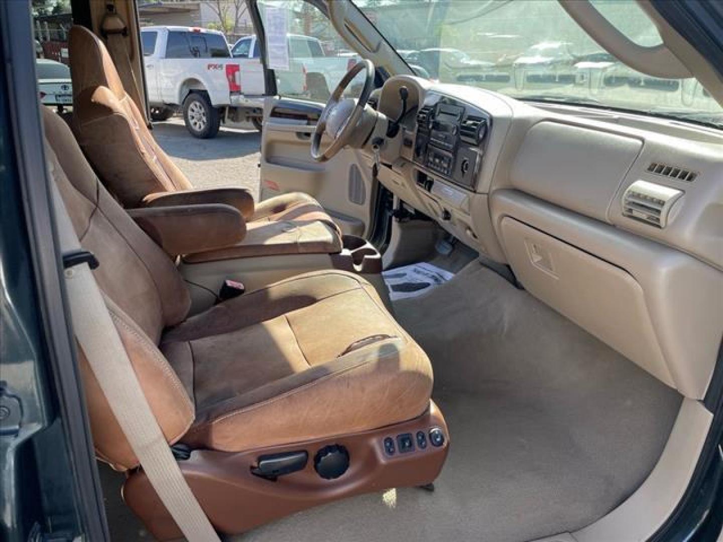2006 Dark Green Satin Clearcoat Metallic Ford F-350 Super Duty King Ranch (1FTWW31P56E) with an 0.0 8 Cylinder Direct Injection engine, 5-Speed Automatic transmission, located at 800 Riverside Ave, Roseville, CA, 95678, 916-773-4549 & Toll Free: 866-719-4393, 38.732265, -121.291039 - DIESEL CREW CAB 4X4 FX4 KING RANCH LOW MILES - Photo#14