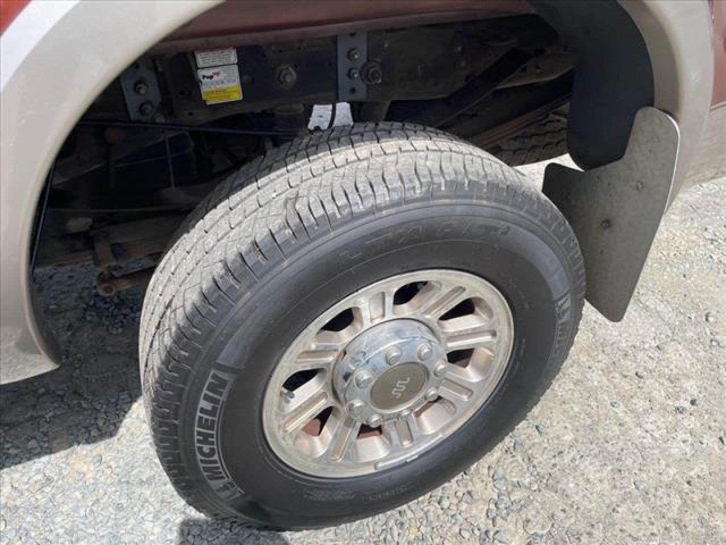 2006 Dark Toreador Red Clearcoat/Arizona Beige Clearcoa Ford F-350 Super Duty King Ranch (1FTWW31P26E) with an 0.0 8 Cylinder Direct Injection engine, 5-Speed Automatic transmission, located at 800 Riverside Ave, Roseville, CA, 95678, 916-773-4549 & Toll Free: 866-719-4393, 38.732265, -121.291039 - DIESEL CREW CAB 4X4 KING RANCH CLEAN CARFAX - Photo#7