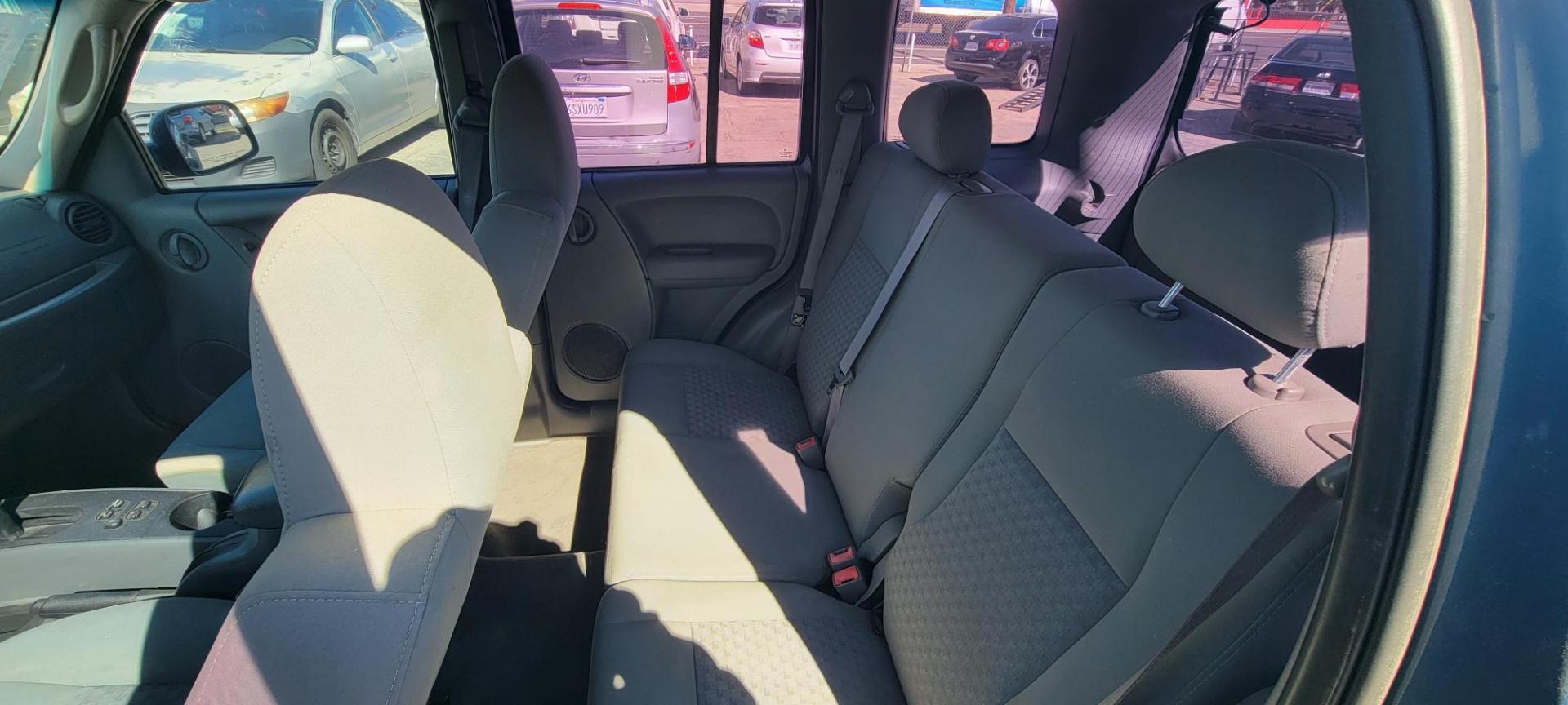 2006 Jeep Liberty Sport 2WD (1J4GK48K76W) with an 3.7L V6 SOHC 12V engine, AUTO transmission, located at 44356 Date Ave., Lancaster, CA, 93534, (661) 945-6555, 34.688919, -118.139374- Photo#4
