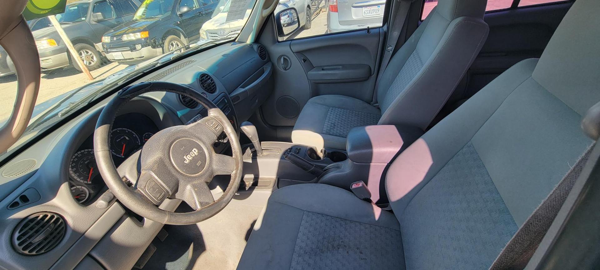 2006 Jeep Liberty Sport 2WD (1J4GK48K76W) with an 3.7L V6 SOHC 12V engine, AUTO transmission, located at 44356 Date Ave., Lancaster, CA, 93534, (661) 945-6555, 34.688919, -118.139374- Photo#5