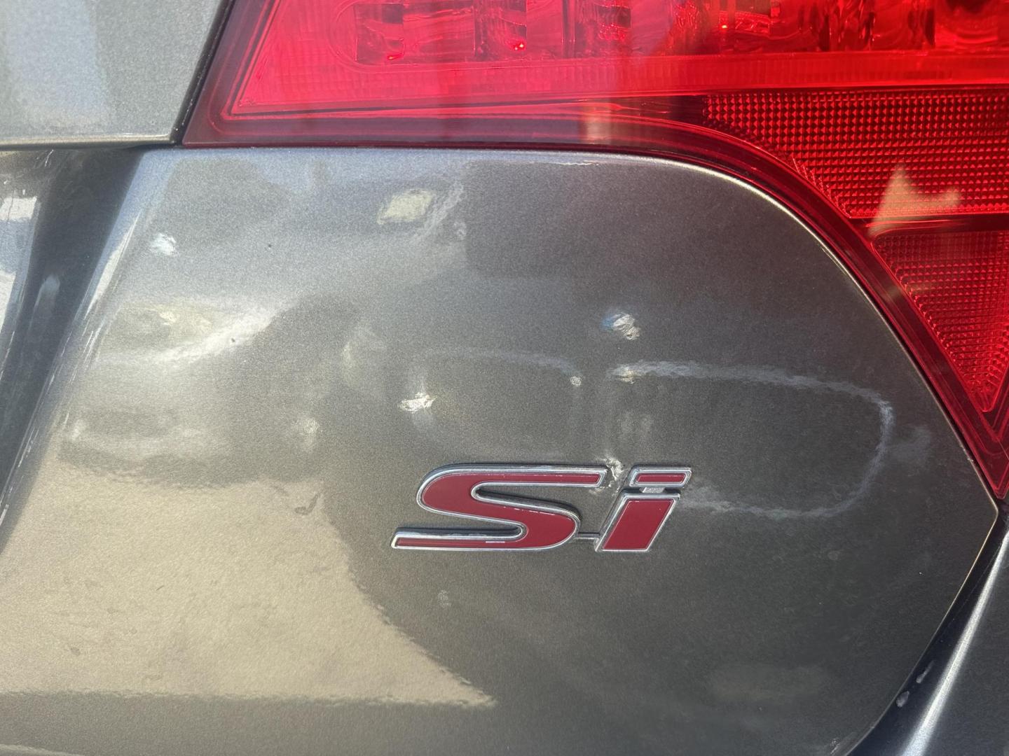 2007 Silver Metallic /Gray Honda Civic Si Sedan (2HGFA55547H) with an 2.0L L4 DOHC 16V engine, 6-Speed Manual Overdrive transmission, located at 30 S. Berkeley Avenue, Pasadena, CA, 91107, (626) 248-7567, 34.145447, -118.109398 - New Paint! New Tires! This 2007 Honda Civic Si Sedan looks and drives well. Drive Home a Stylish 2007 Honda Civic Si 4-Door Sedan with New Paint and Tires – Available at Our Buy Here Pay Here Dealer with Bad Credit Auto Loan Financing! Looking for a sleek and sporty sedan that’s perfect for - Photo#5