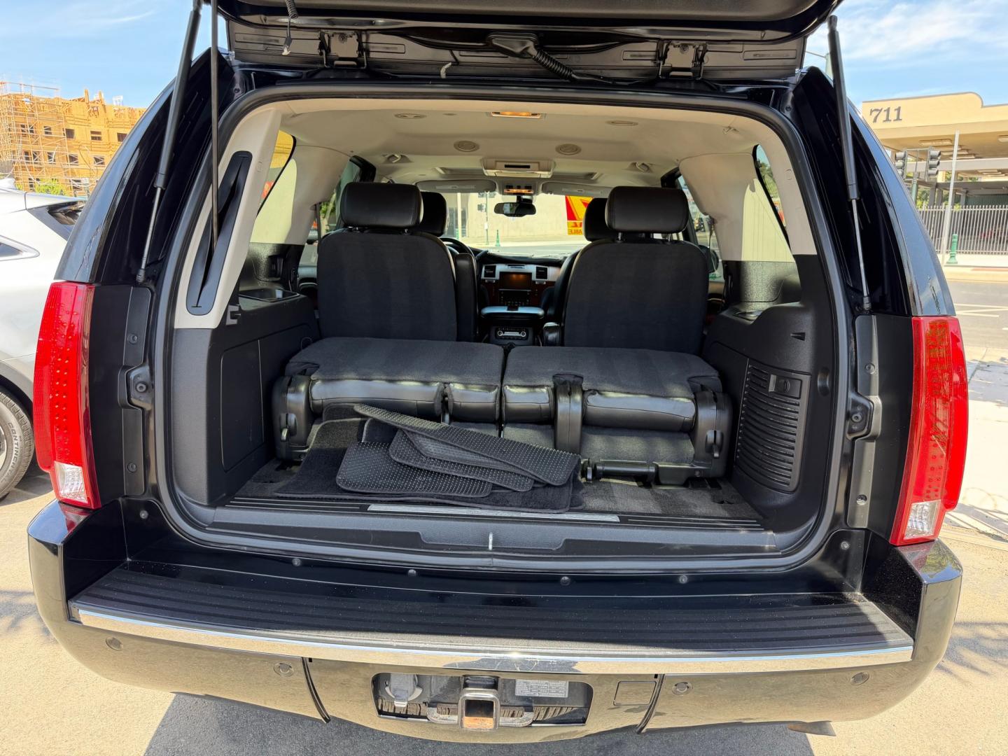2007 Cadillac Escalade AWD (1GYFK63837R) with an 6.2L V8 OHV 16V engine, 6-Speed Automatic Overdrive transmission, located at 744 E Miner Ave, Stockton, CA, 95202, (209) 944-5770, 37.956863, -121.282082- Photo#12