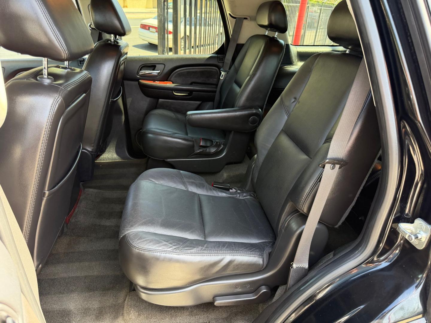 2007 Cadillac Escalade AWD (1GYFK63837R) with an 6.2L V8 OHV 16V engine, 6-Speed Automatic Overdrive transmission, located at 744 E Miner Ave, Stockton, CA, 95202, (209) 944-5770, 37.956863, -121.282082- Photo#10