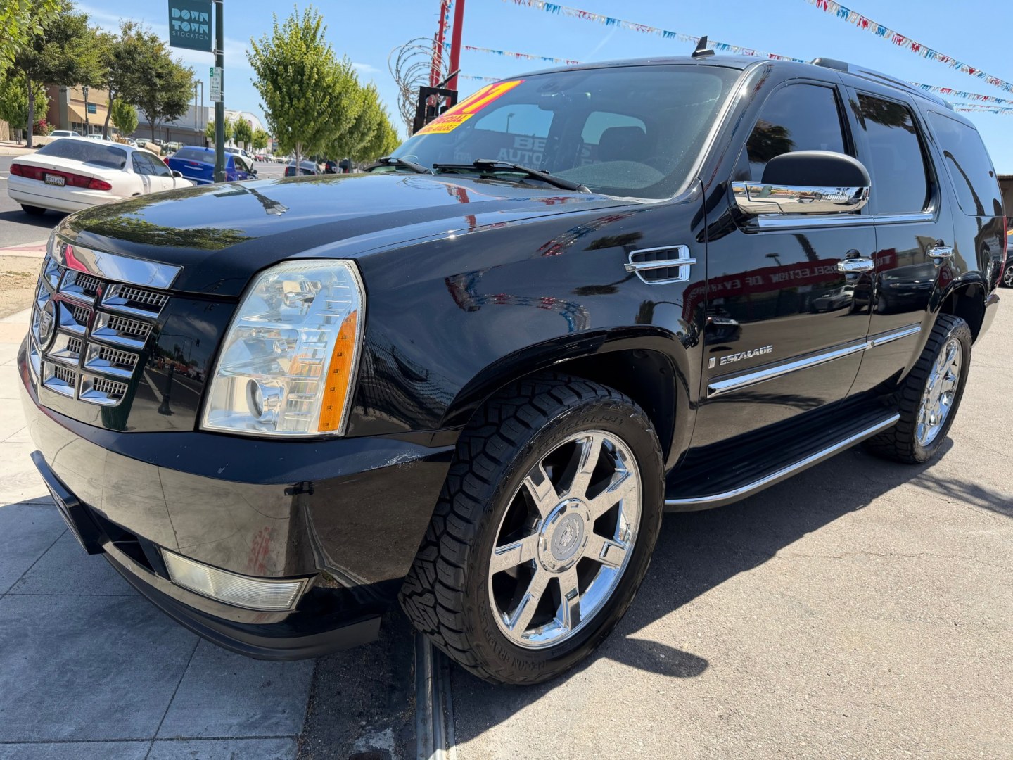 2007 Cadillac Escalade AWD (1GYFK63837R) with an 6.2L V8 OHV 16V engine, 6-Speed Automatic Overdrive transmission, located at 744 E Miner Ave, Stockton, CA, 95202, (209) 944-5770, 37.956863, -121.282082- Photo#3