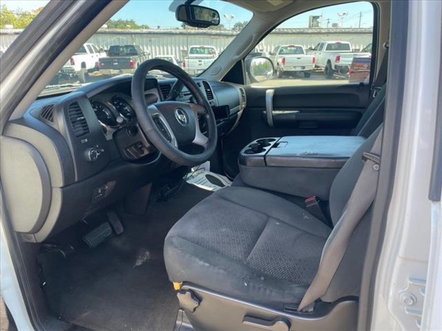 2007 Summit White Chevrolet Silverado 2500HD LT1 (1GCHC23617F) with an 6.6L Duramax 6.6L V8 Turbo 365hp 660ft. lbs. Direct Injection engine, Allison 1000 6-Speed Shiftable Automatic transmission, located at 800 Riverside Ave, Roseville, CA, 95678, 916-773-4549 & Toll Free: 866-719-4393, 38.732265, -121.291039 - DURAMAX DIESEL CREW CAB LT ALLISON TRANSMISSION SERVICE RECORDS ON CLEAN CARFAX - Photo#11