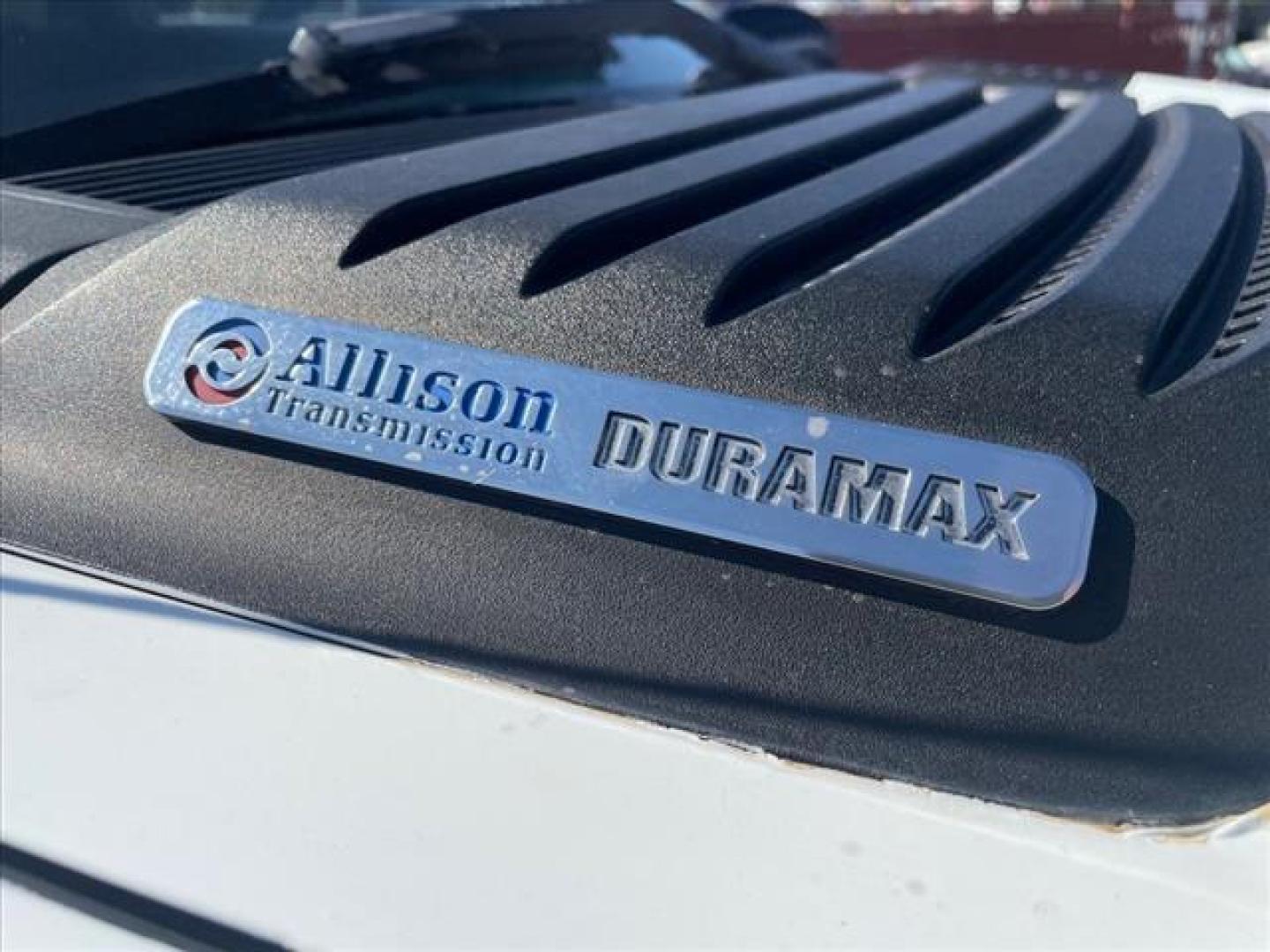 2007 Summit White Chevrolet Silverado 2500HD LT1 (1GCHC23617F) with an 6.6L Duramax 6.6L V8 Turbo 365hp 660ft. lbs. Direct Injection engine, Allison 1000 6-Speed Shiftable Automatic transmission, located at 800 Riverside Ave, Roseville, CA, 95678, 916-773-4549 & Toll Free: 866-719-4393, 38.732265, -121.291039 - DURAMAX DIESEL CREW CAB LT ALLISON TRANSMISSION SERVICE RECORDS ON CLEAN CARFAX - Photo#2