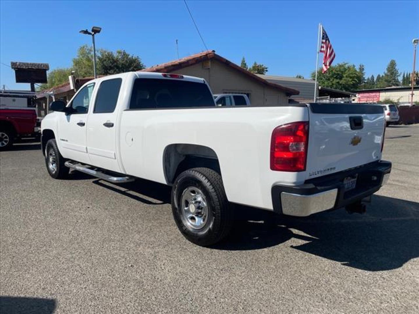 2007 Summit White Chevrolet Silverado 2500HD LT1 (1GCHC23617F) with an 6.6L Duramax 6.6L V8 Turbo 365hp 660ft. lbs. Direct Injection engine, Allison 1000 6-Speed Shiftable Automatic transmission, located at 800 Riverside Ave, Roseville, CA, 95678, 916-773-4549 & Toll Free: 866-719-4393, 38.732265, -121.291039 - DURAMAX DIESEL CREW CAB LT ALLISON TRANSMISSION SERVICE RECORDS ON CLEAN CARFAX - Photo#3