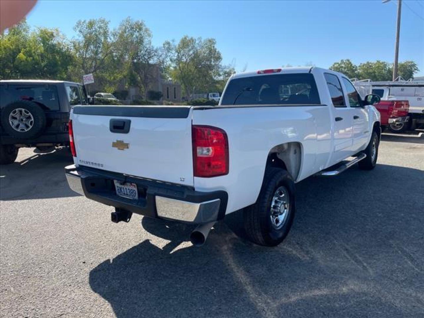 2007 Summit White Chevrolet Silverado 2500HD LT1 (1GCHC23617F) with an 6.6L Duramax 6.6L V8 Turbo 365hp 660ft. lbs. Direct Injection engine, Allison 1000 6-Speed Shiftable Automatic transmission, located at 800 Riverside Ave, Roseville, CA, 95678, 916-773-4549 & Toll Free: 866-719-4393, 38.732265, -121.291039 - DURAMAX DIESEL CREW CAB LT ALLISON TRANSMISSION SERVICE RECORDS ON CLEAN CARFAX - Photo#4