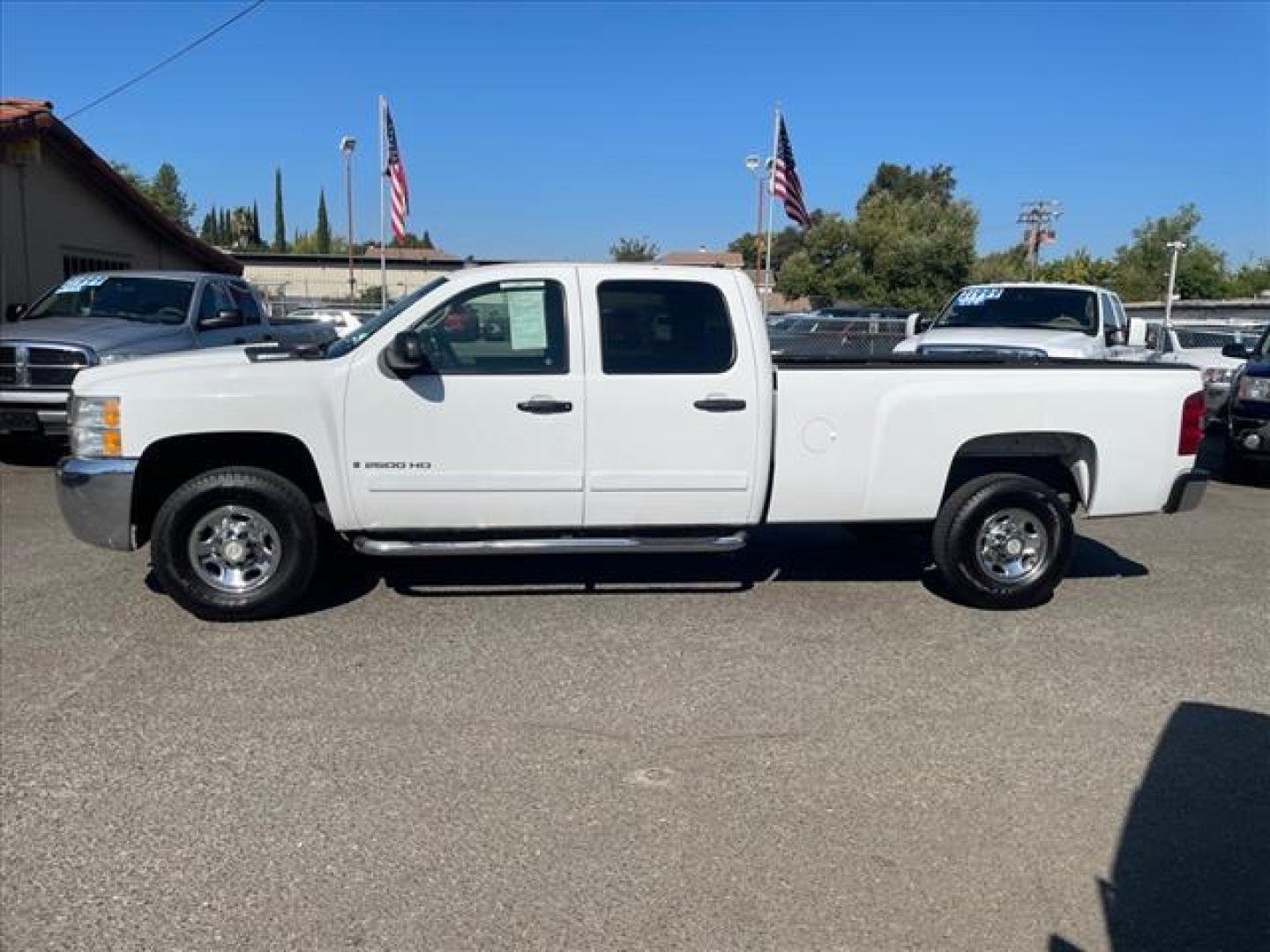 2007 Summit White Chevrolet Silverado 2500HD LT1 (1GCHC23617F) with an 6.6L Duramax 6.6L V8 Turbo 365hp 660ft. lbs. Direct Injection engine, Allison 1000 6-Speed Shiftable Automatic transmission, located at 800 Riverside Ave, Roseville, CA, 95678, 916-773-4549 & Toll Free: 866-719-4393, 38.732265, -121.291039 - DURAMAX DIESEL CREW CAB LT ALLISON TRANSMISSION SERVICE RECORDS ON CLEAN CARFAX - Photo#5