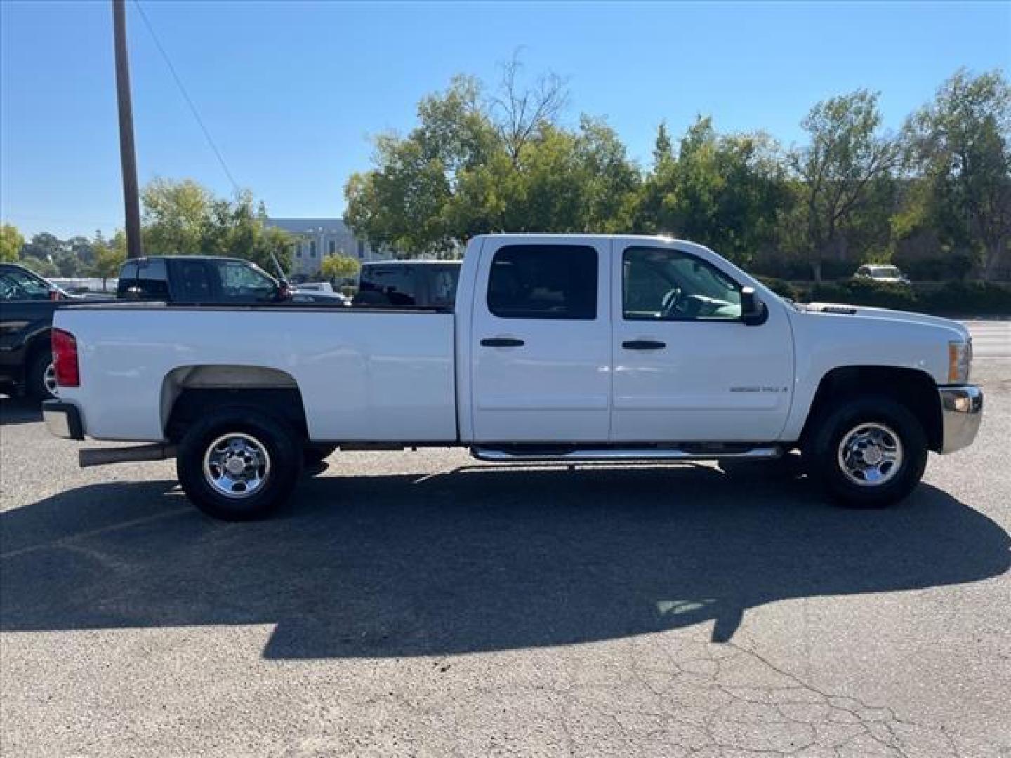 2007 Summit White Chevrolet Silverado 2500HD LT1 (1GCHC23617F) with an 6.6L Duramax 6.6L V8 Turbo 365hp 660ft. lbs. Direct Injection engine, Allison 1000 6-Speed Shiftable Automatic transmission, located at 800 Riverside Ave, Roseville, CA, 95678, 916-773-4549 & Toll Free: 866-719-4393, 38.732265, -121.291039 - DURAMAX DIESEL CREW CAB LT ALLISON TRANSMISSION SERVICE RECORDS ON CLEAN CARFAX - Photo#6
