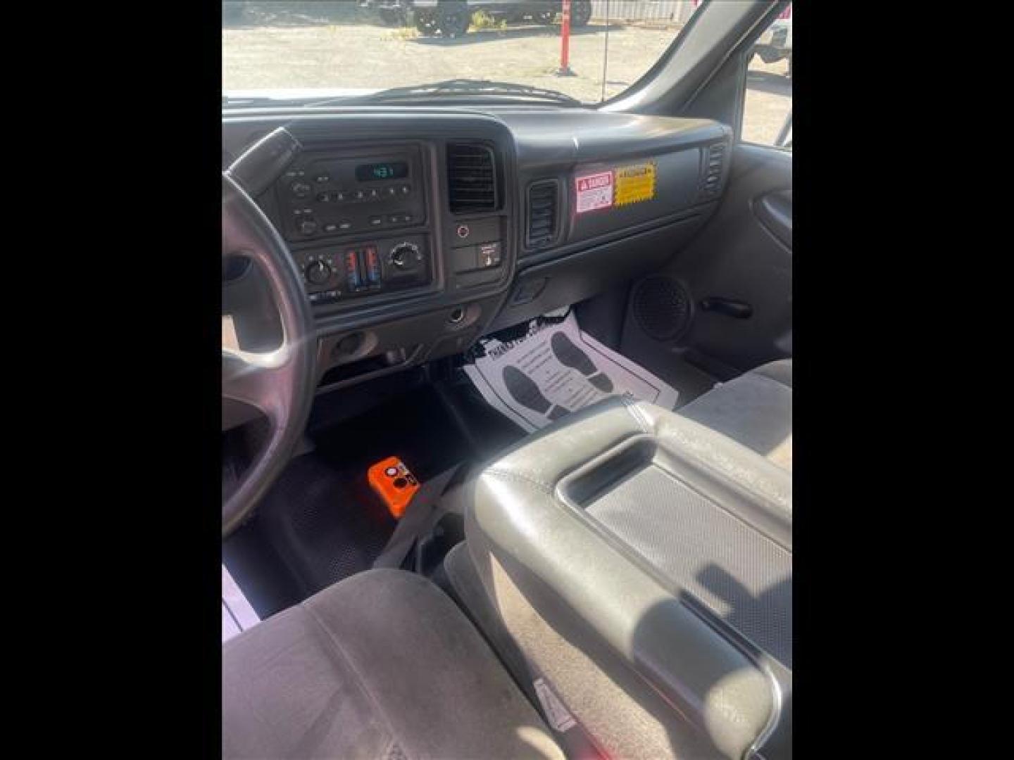 2007 Summit White Chevrolet Silverado 3500 Classic Work Truck (1GBJC34D17E) with an V-8 Other engine, Allison 1000 6-Speed Shiftable Automatic transmission, located at 800 Riverside Ave, Roseville, CA, 95678, 916-773-4549 & Toll Free: 866-719-4393, 38.732265, -121.291039 - DURAMAX DIESEL HYDRAULIC DUMP BED DUAL FUEL TANKS LOW MILES ALLISON TRANSMISSION SERVICE RECORDS ON CLEAN CARFAX - Photo#11