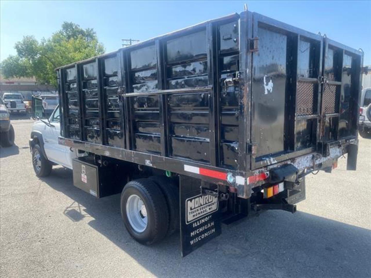 2007 Summit White Chevrolet Silverado 3500 Classic Work Truck (1GBJC34D17E) with an V-8 Other engine, Allison 1000 6-Speed Shiftable Automatic transmission, located at 800 Riverside Ave, Roseville, CA, 95678, 916-773-4549 & Toll Free: 866-719-4393, 38.732265, -121.291039 - DURAMAX DIESEL HYDRAULIC DUMP BED DUAL FUEL TANKS LOW MILES ALLISON TRANSMISSION SERVICE RECORDS ON CLEAN CARFAX - Photo#3