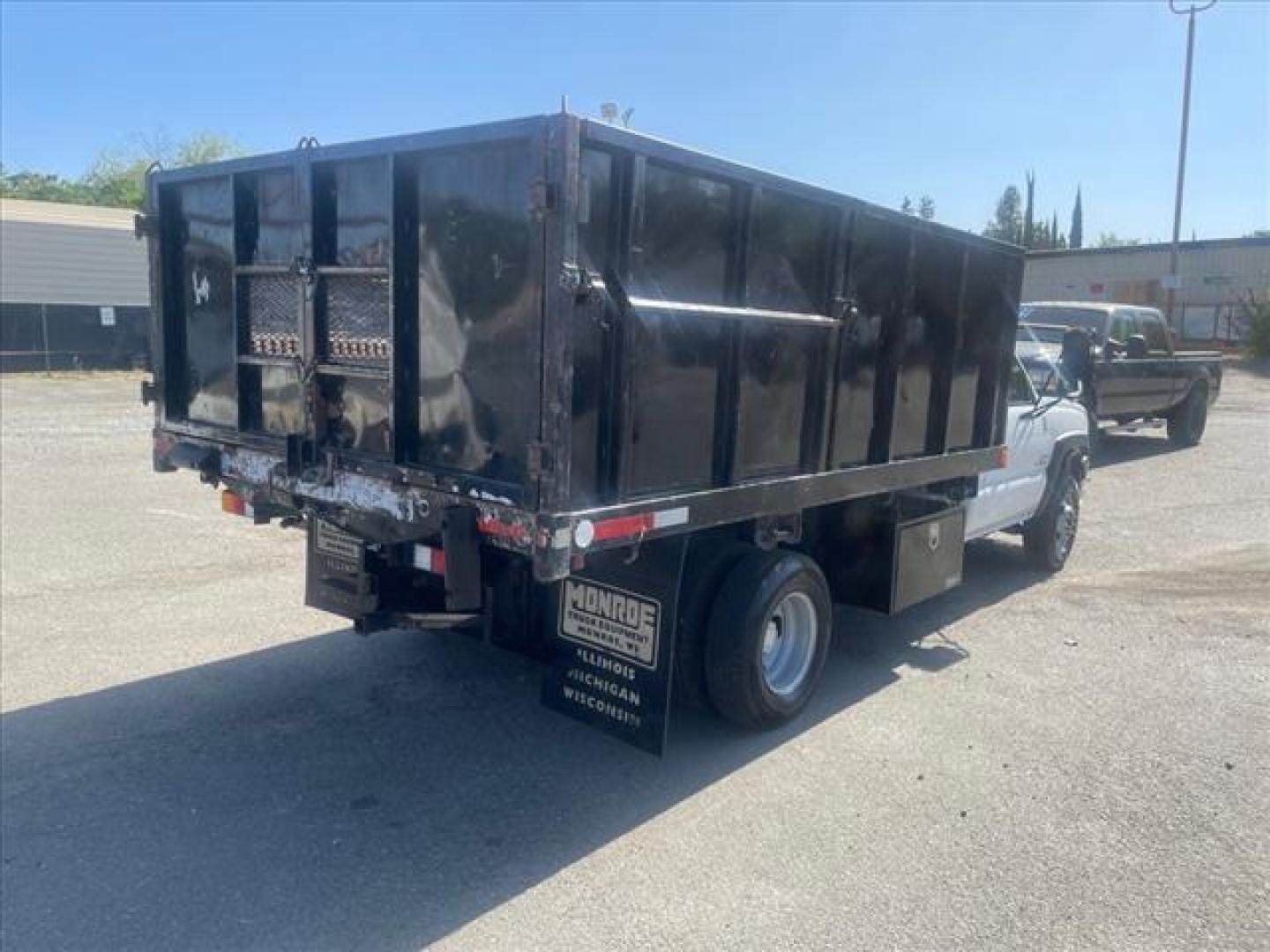 2007 Summit White Chevrolet Silverado 3500 Classic Work Truck (1GBJC34D17E) with an V-8 Other engine, Allison 1000 6-Speed Shiftable Automatic transmission, located at 800 Riverside Ave, Roseville, CA, 95678, 916-773-4549 & Toll Free: 866-719-4393, 38.732265, -121.291039 - DURAMAX DIESEL HYDRAULIC DUMP BED DUAL FUEL TANKS LOW MILES ALLISON TRANSMISSION SERVICE RECORDS ON CLEAN CARFAX - Photo#4
