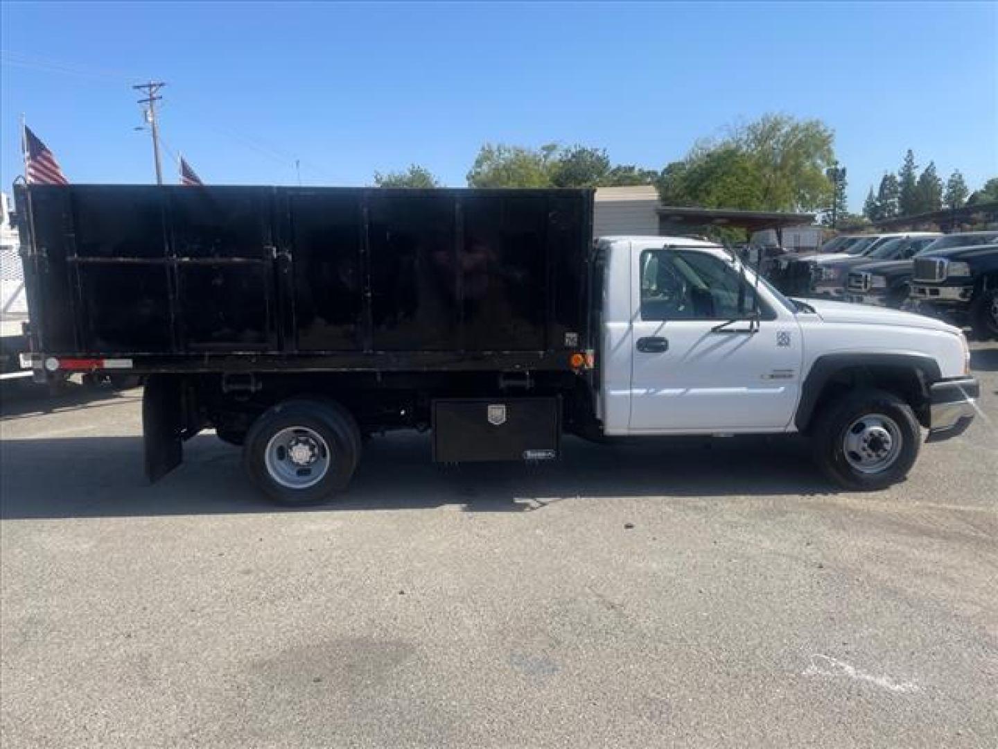 2007 Summit White Chevrolet Silverado 3500 Classic Work Truck (1GBJC34D17E) with an V-8 Other engine, Allison 1000 6-Speed Shiftable Automatic transmission, located at 800 Riverside Ave, Roseville, CA, 95678, 916-773-4549 & Toll Free: 866-719-4393, 38.732265, -121.291039 - DURAMAX DIESEL HYDRAULIC DUMP BED DUAL FUEL TANKS LOW MILES ALLISON TRANSMISSION SERVICE RECORDS ON CLEAN CARFAX - Photo#7