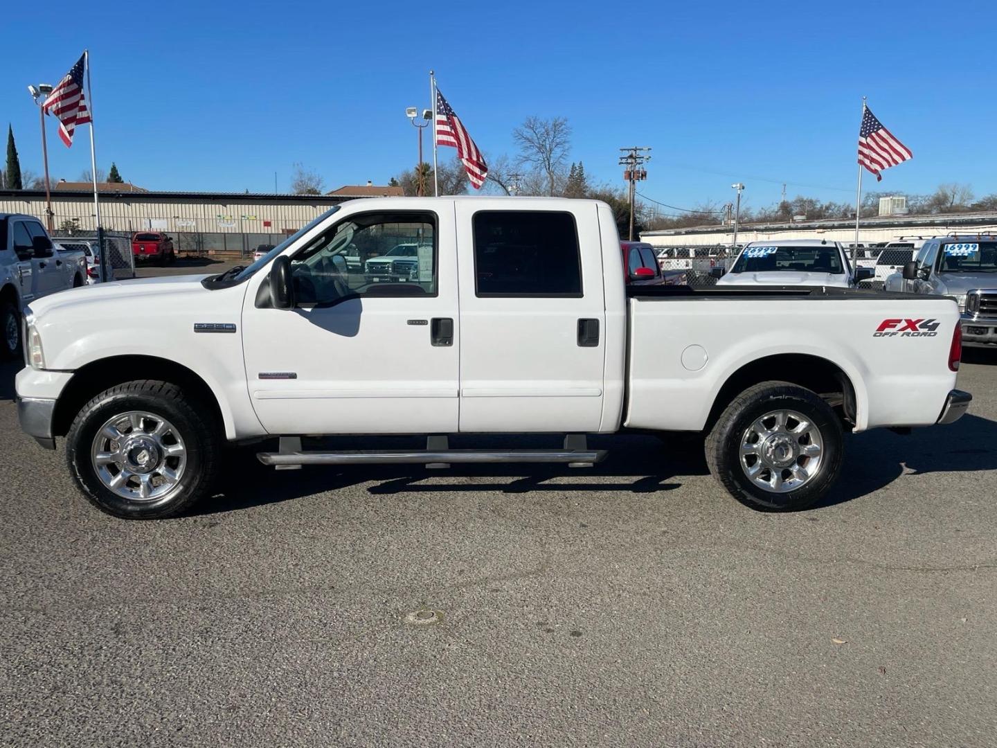 2007 Oxford White Clearcoat Ford F-250 Super Duty Lariat (1FTSW21P17E) with an 6.0L 6.0L Turbo Diesel V8 OHV 32V Direct Injection engine, 5-Speed Automatic transmission, located at 800 Riverside Ave, Roseville, CA, 95678, 916-773-4549 & Toll Free: 866-719-4393, 38.732265, -121.291039 - DIESEL CREW CAB 4X4 FX4 LARIAT LOW MILES- Photo#1
