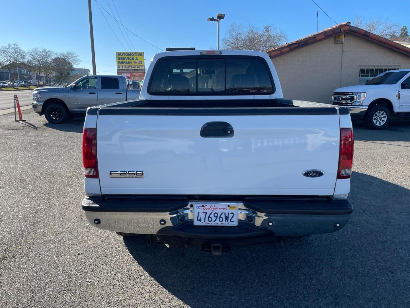 2007 Oxford White Clearcoat Ford F-250 Super Duty Lariat (1FTSW21P17E) with an 6.0L 6.0L Turbo Diesel V8 OHV 32V Direct Injection engine, 5-Speed Automatic transmission, located at 800 Riverside Ave, Roseville, CA, 95678, 916-773-4549 & Toll Free: 866-719-4393, 38.732265, -121.291039 - DIESEL CREW CAB 4X4 FX4 LARIAT LOW MILES- Photo#3