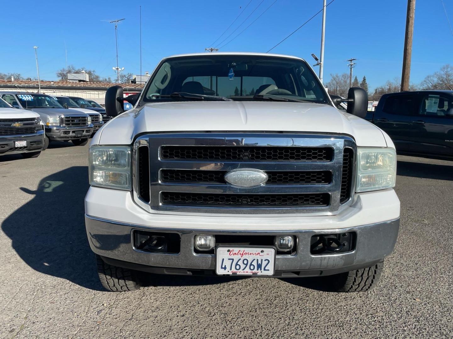 2007 Oxford White Clearcoat Ford F-250 Super Duty Lariat (1FTSW21P17E) with an 6.0L 6.0L Turbo Diesel V8 OHV 32V Direct Injection engine, 5-Speed Automatic transmission, located at 800 Riverside Ave, Roseville, CA, 95678, 916-773-4549 & Toll Free: 866-719-4393, 38.732265, -121.291039 - DIESEL CREW CAB 4X4 FX4 LARIAT LOW MILES- Photo#7