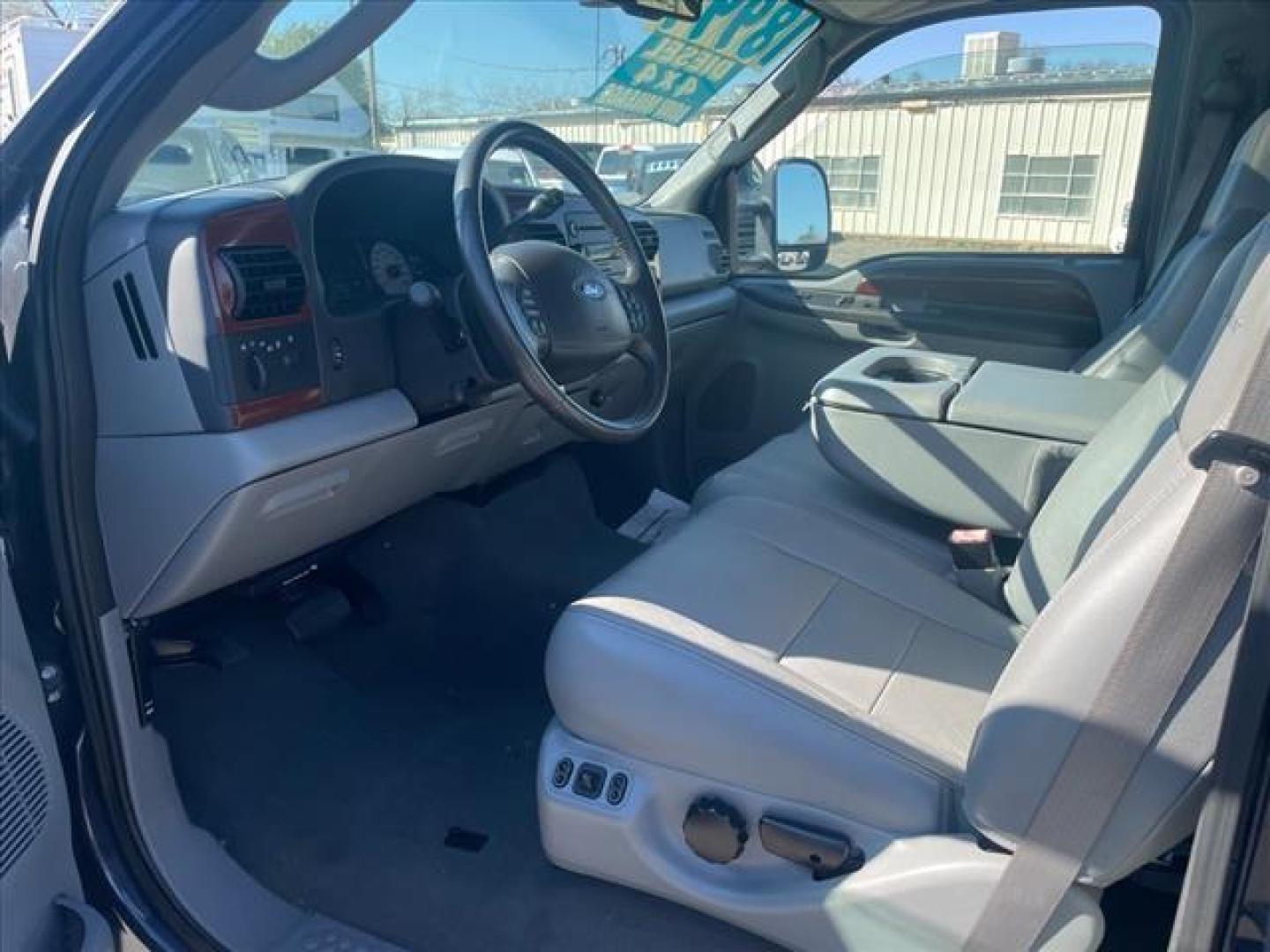 2007 True Blue Clearcoat Metallic Ford F-250 Super Duty Lariat (1FTSW21P37E) with an 6.0L 6.0L Turbo Diesel V8 OHV 32V Direct Injection engine, 5-Speed Automatic transmission, located at 800 Riverside Ave, Roseville, CA, 95678, 916-773-4549 & Toll Free: 866-719-4393, 38.732265, -121.291039 - DIESEL CREW CAB 4X4 FX4 LARIAT LOW MILES MOON ROOF ONE OWNER CLEAN CARFAX - Photo#11