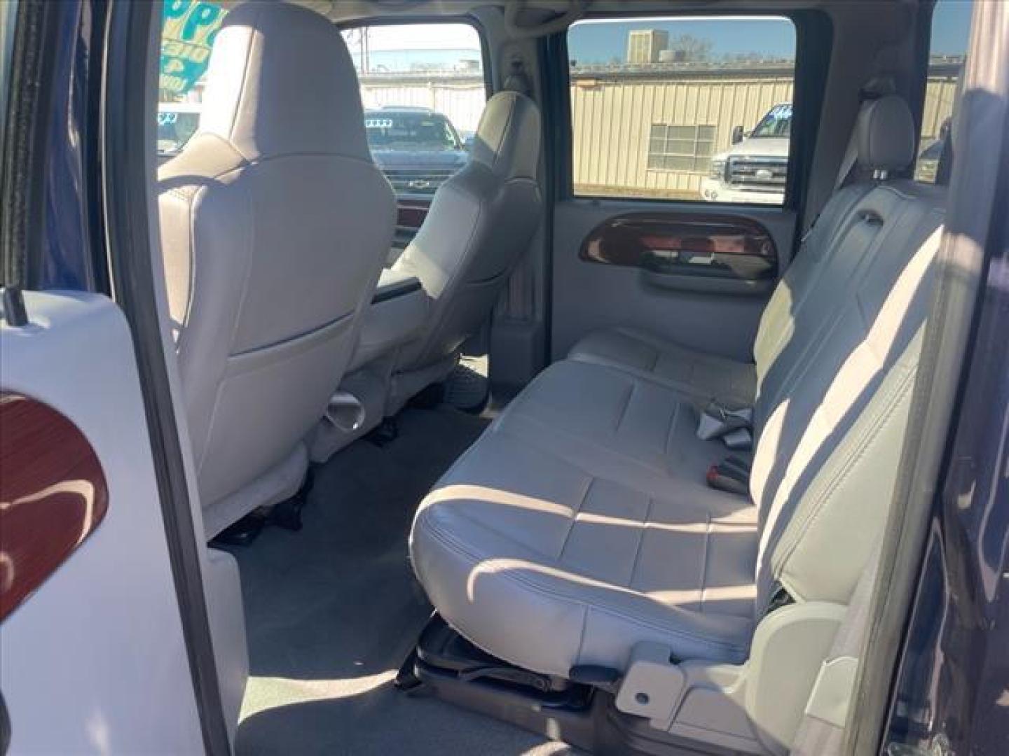 2007 True Blue Clearcoat Metallic Ford F-250 Super Duty Lariat (1FTSW21P37E) with an 6.0L 6.0L Turbo Diesel V8 OHV 32V Direct Injection engine, 5-Speed Automatic transmission, located at 800 Riverside Ave, Roseville, CA, 95678, 916-773-4549 & Toll Free: 866-719-4393, 38.732265, -121.291039 - DIESEL CREW CAB 4X4 FX4 LARIAT LOW MILES MOON ROOF ONE OWNER CLEAN CARFAX - Photo#12