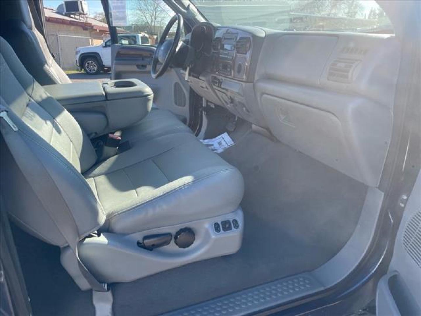 2007 True Blue Clearcoat Metallic Ford F-250 Super Duty Lariat (1FTSW21P37E) with an 6.0L 6.0L Turbo Diesel V8 OHV 32V Direct Injection engine, 5-Speed Automatic transmission, located at 800 Riverside Ave, Roseville, CA, 95678, 916-773-4549 & Toll Free: 866-719-4393, 38.732265, -121.291039 - DIESEL CREW CAB 4X4 FX4 LARIAT LOW MILES MOON ROOF ONE OWNER CLEAN CARFAX - Photo#13