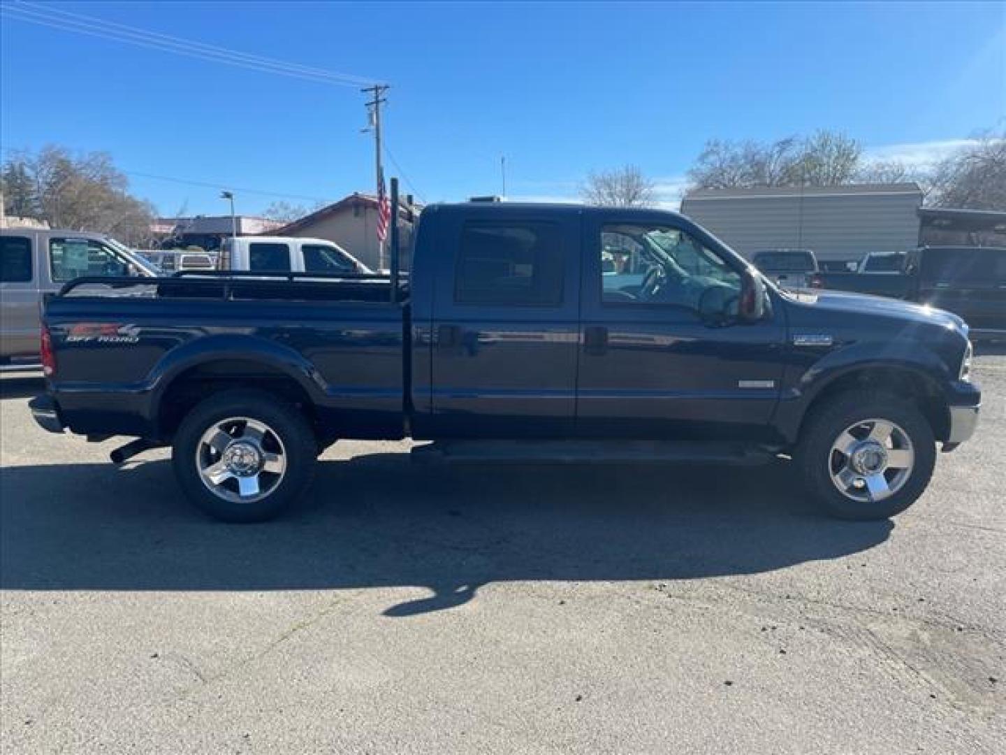 2007 True Blue Clearcoat Metallic Ford F-250 Super Duty Lariat (1FTSW21P37E) with an 6.0L 6.0L Turbo Diesel V8 OHV 32V Direct Injection engine, 5-Speed Automatic transmission, located at 800 Riverside Ave, Roseville, CA, 95678, 916-773-4549 & Toll Free: 866-719-4393, 38.732265, -121.291039 - DIESEL CREW CAB 4X4 FX4 LARIAT LOW MILES MOON ROOF ONE OWNER CLEAN CARFAX - Photo#5