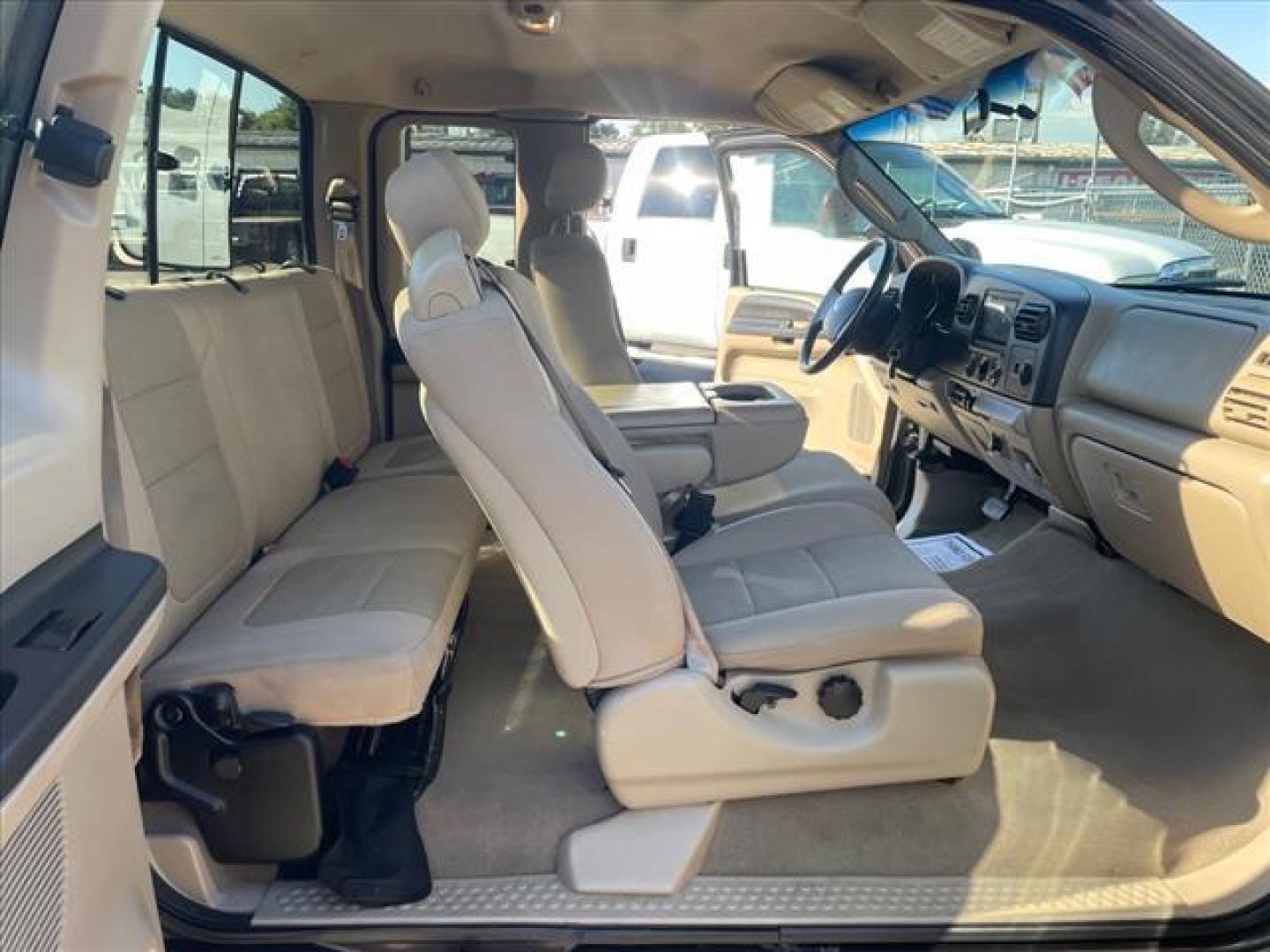 2007 Arizona Beige Clearcoat Metallic Ford F-350 Super Duty XLT (1FTWX30P47E) with an 6.0L 6.0L Turbo Diesel V8 OHV 32V Direct Injection engine, 5-Speed Automatic transmission, located at 800 Riverside Ave, Roseville, CA, 95678, 916-773-4549 & Toll Free: 866-719-4393, 38.732265, -121.291039 - DIESEL SUPER CAB XLT CLEAN CARFAX - Photo#11