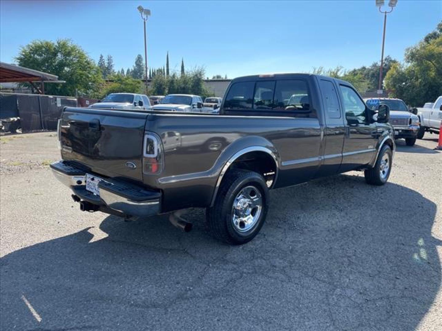 2007 Arizona Beige Clearcoat Metallic Ford F-350 Super Duty XLT (1FTWX30P47E) with an 6.0L 6.0L Turbo Diesel V8 OHV 32V Direct Injection engine, 5-Speed Automatic transmission, located at 800 Riverside Ave, Roseville, CA, 95678, 916-773-4549 & Toll Free: 866-719-4393, 38.732265, -121.291039 - DIESEL SUPER CAB XLT CLEAN CARFAX - Photo#3