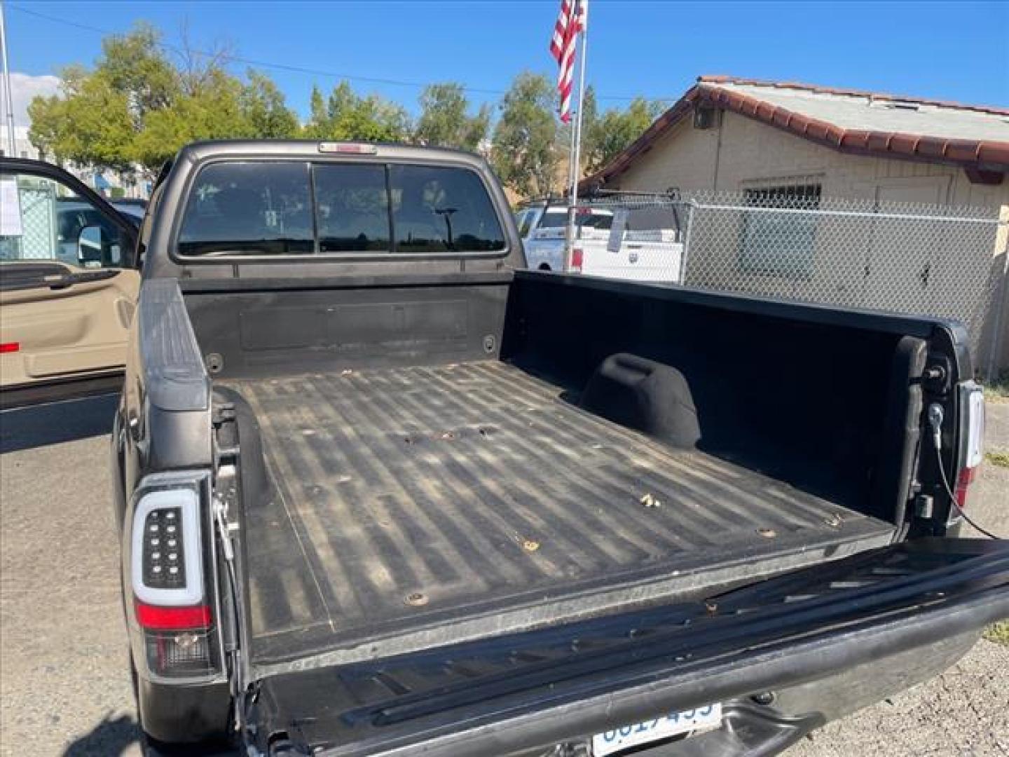2007 Arizona Beige Clearcoat Metallic Ford F-350 Super Duty XLT (1FTWX30P47E) with an 6.0L 6.0L Turbo Diesel V8 OHV 32V Direct Injection engine, 5-Speed Automatic transmission, located at 800 Riverside Ave, Roseville, CA, 95678, 916-773-4549 & Toll Free: 866-719-4393, 38.732265, -121.291039 - DIESEL SUPER CAB XLT CLEAN CARFAX - Photo#8