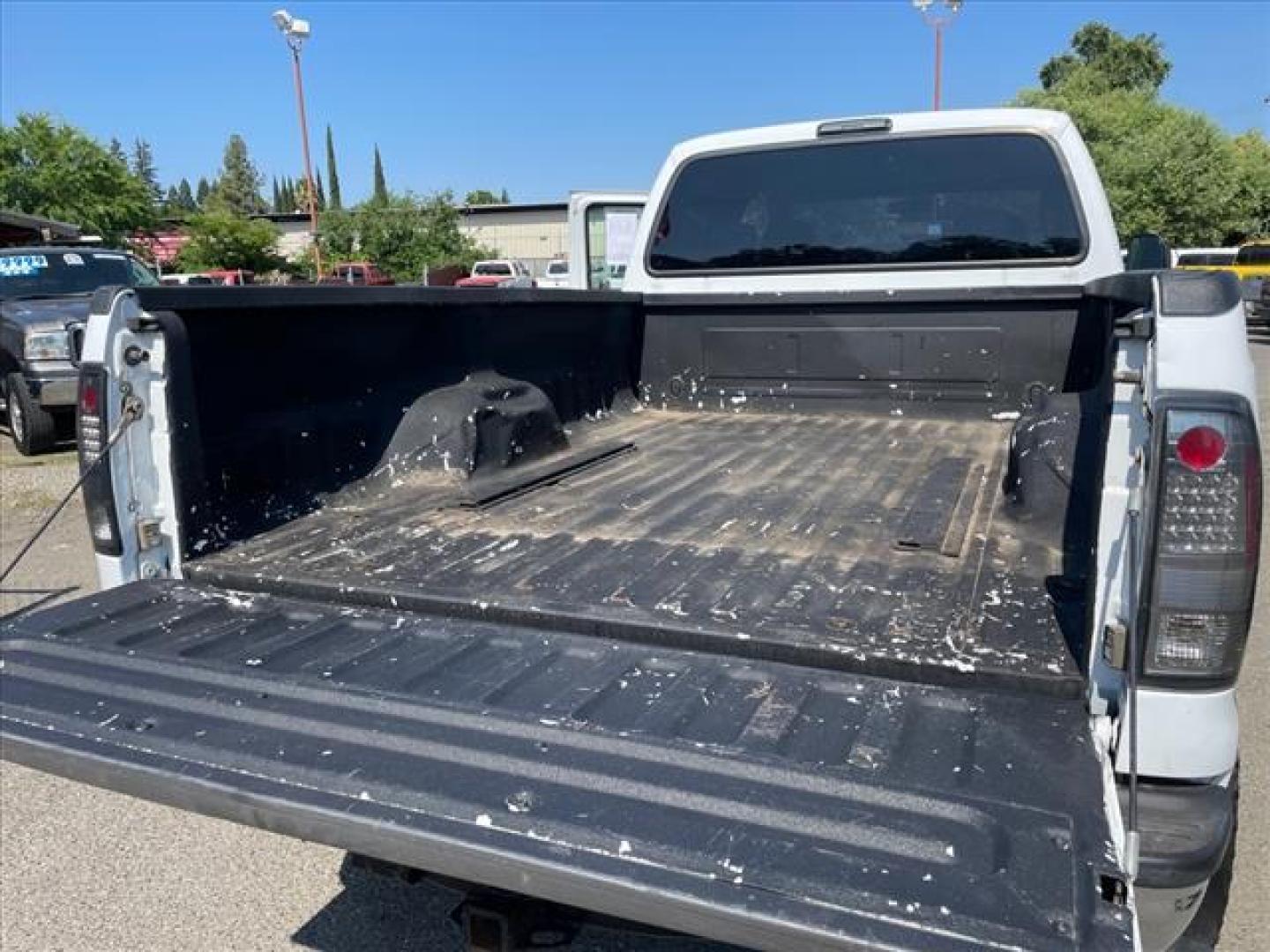 2007 Oxford White Clearcoat Ford F-350 Super Duty XLT (1FTWW31P77E) with an 6.0L 6.0L Turbo Diesel V8 OHV 32V Direct Injection engine, 5-Speed Automatic transmission, located at 800 Riverside Ave, Roseville, CA, 95678, 916-773-4549 & Toll Free: 866-719-4393, 38.732265, -121.291039 - DIESEL CREW CAB 4X4 XLT LIFTED NEW EGR COOLER AND OIL COOLER CLEAN CARFAX - Photo#9