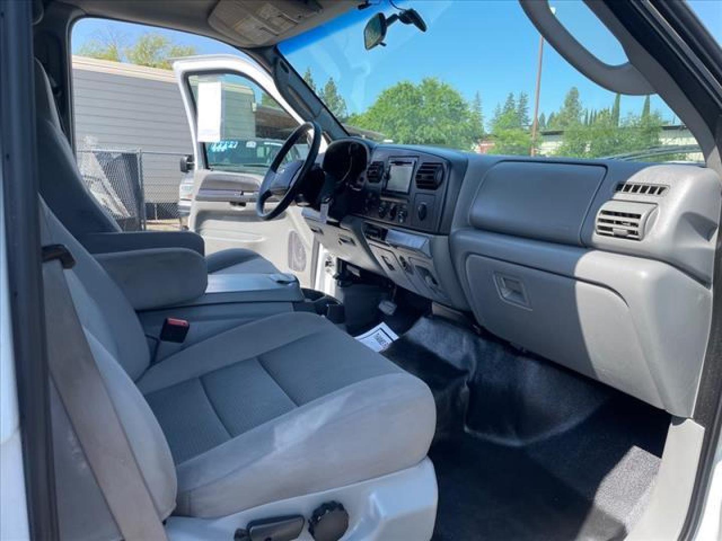 2007 Oxford White Clearcoat Ford F-350 Super Duty XLT (1FTWW31P77E) with an 6.0L 6.0L Turbo Diesel V8 OHV 32V Direct Injection engine, 5-Speed Automatic transmission, located at 800 Riverside Ave, Roseville, CA, 95678, 916-773-4549 & Toll Free: 866-719-4393, 38.732265, -121.291039 - DIESEL CREW CAB 4X4 XLT LIFTED NEW EGR COOLER AND OIL COOLER CLEAN CARFAX - Photo#13