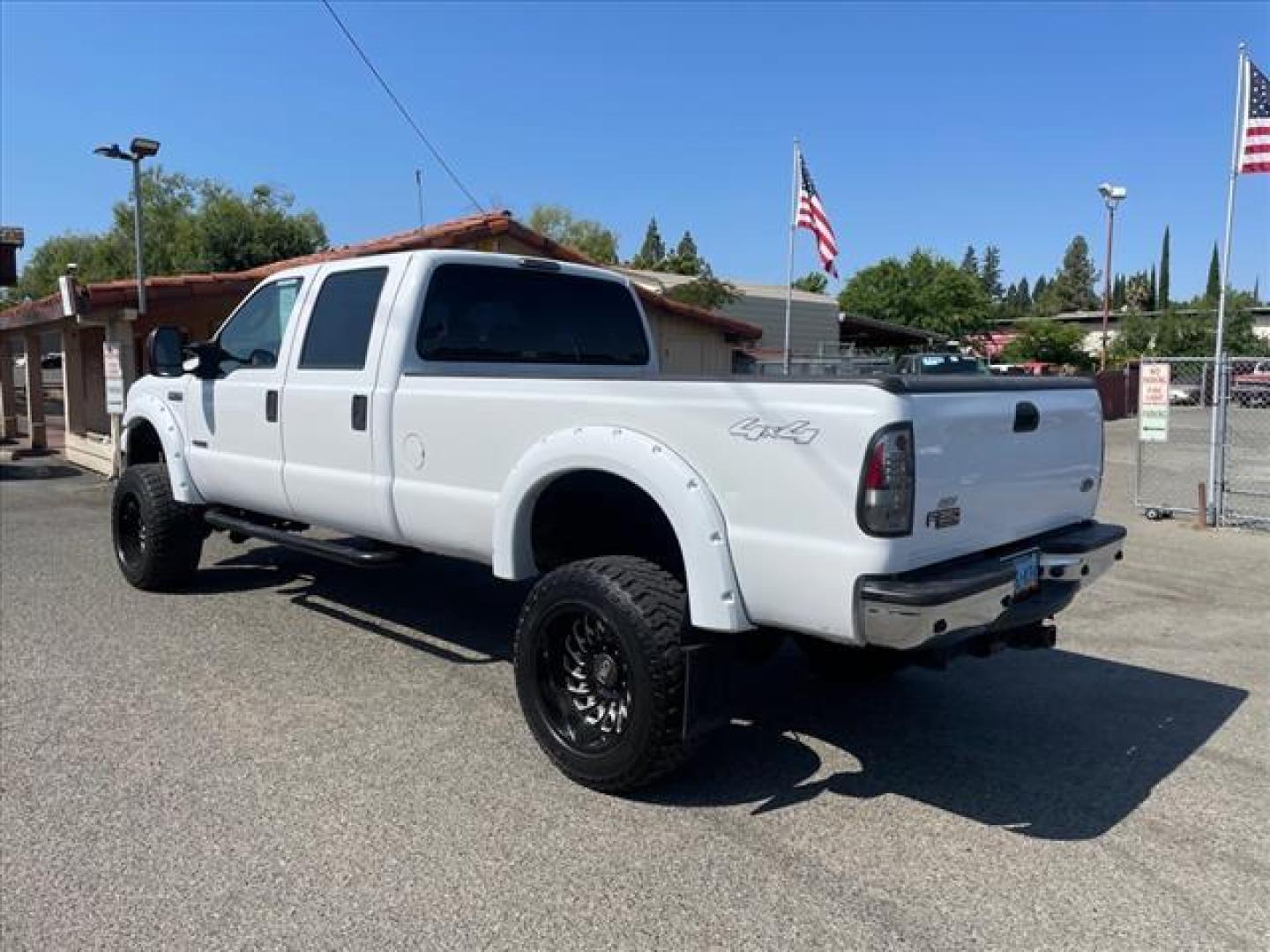 2007 Oxford White Clearcoat Ford F-350 Super Duty XLT (1FTWW31P77E) with an 6.0L 6.0L Turbo Diesel V8 OHV 32V Direct Injection engine, 5-Speed Automatic transmission, located at 800 Riverside Ave, Roseville, CA, 95678, 916-773-4549 & Toll Free: 866-719-4393, 38.732265, -121.291039 - DIESEL CREW CAB 4X4 XLT LIFTED NEW EGR COOLER AND OIL COOLER CLEAN CARFAX - Photo#2
