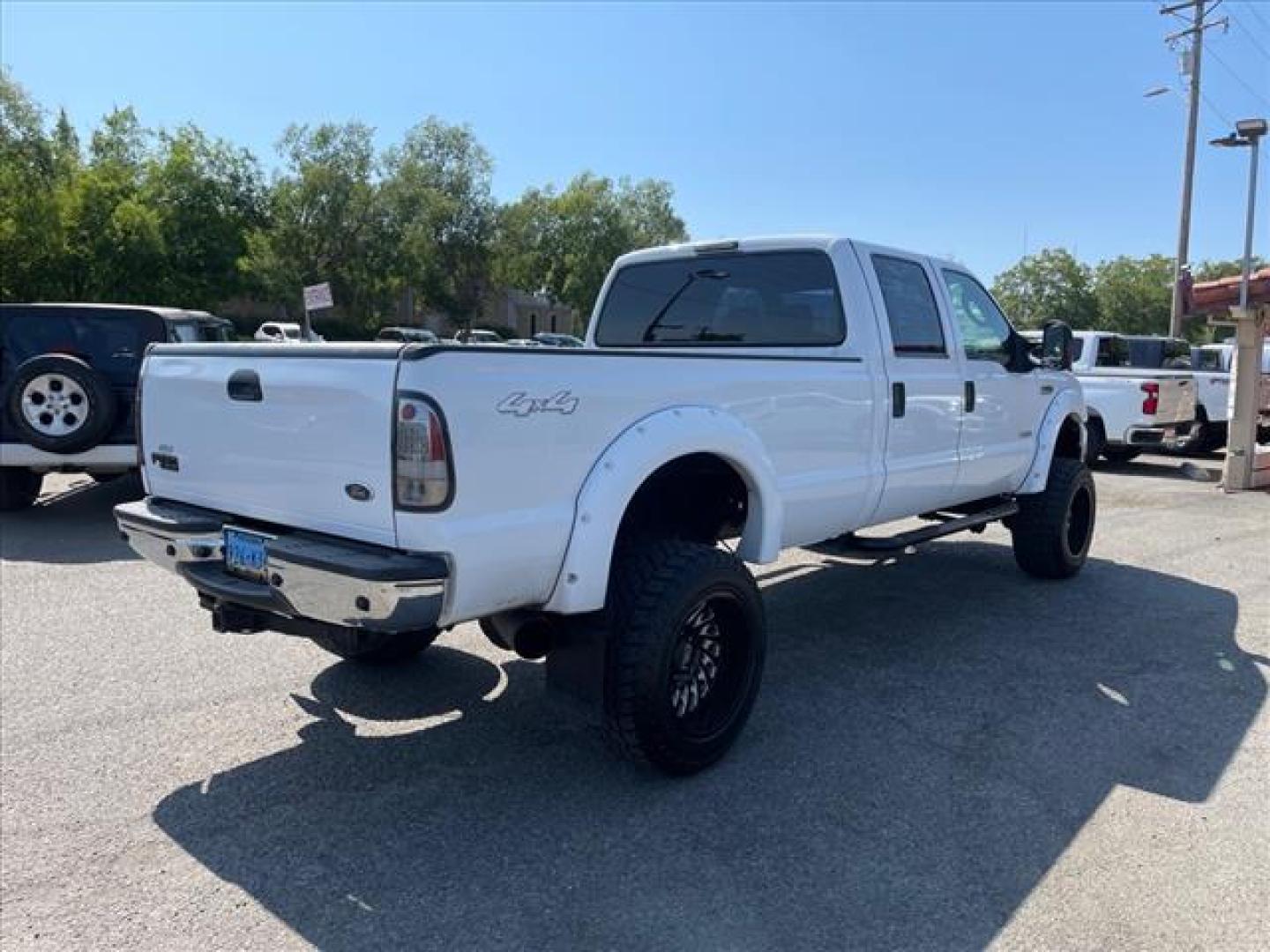 2007 Oxford White Clearcoat Ford F-350 Super Duty XLT (1FTWW31P77E) with an 6.0L 6.0L Turbo Diesel V8 OHV 32V Direct Injection engine, 5-Speed Automatic transmission, located at 800 Riverside Ave, Roseville, CA, 95678, 916-773-4549 & Toll Free: 866-719-4393, 38.732265, -121.291039 - DIESEL CREW CAB 4X4 XLT LIFTED NEW EGR COOLER AND OIL COOLER CLEAN CARFAX - Photo#3