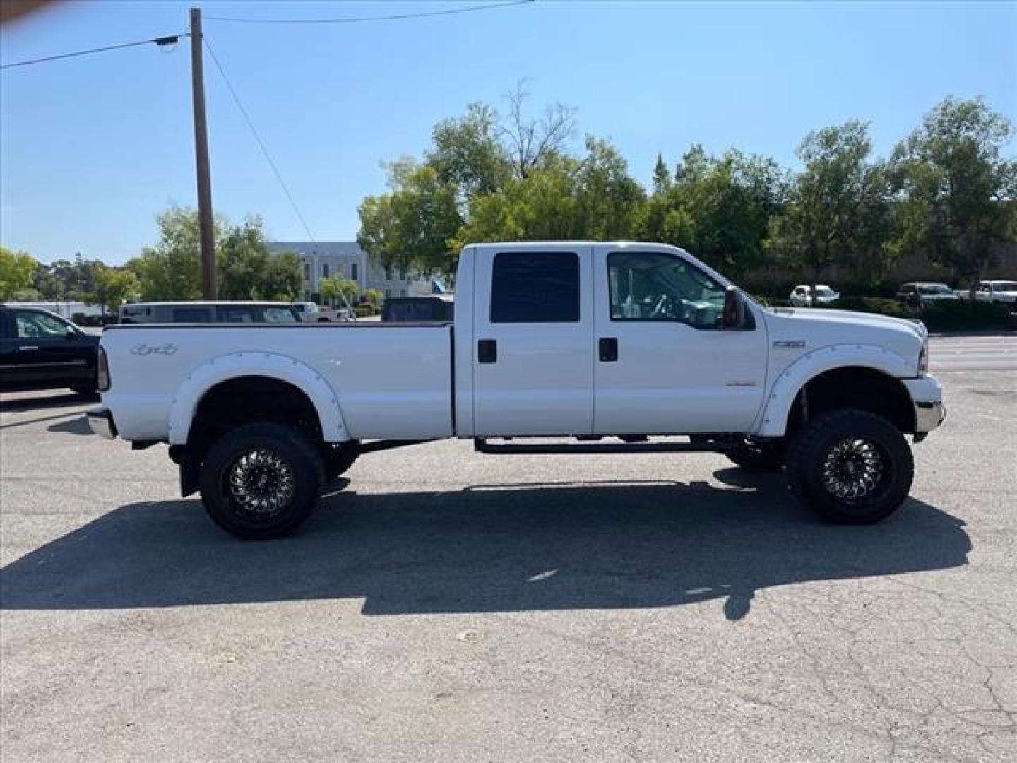2007 Oxford White Clearcoat Ford F-350 Super Duty XLT (1FTWW31P77E) with an 6.0L 6.0L Turbo Diesel V8 OHV 32V Direct Injection engine, 5-Speed Automatic transmission, located at 800 Riverside Ave, Roseville, CA, 95678, 916-773-4549 & Toll Free: 866-719-4393, 38.732265, -121.291039 - DIESEL CREW CAB 4X4 XLT LIFTED NEW EGR COOLER AND OIL COOLER CLEAN CARFAX - Photo#5
