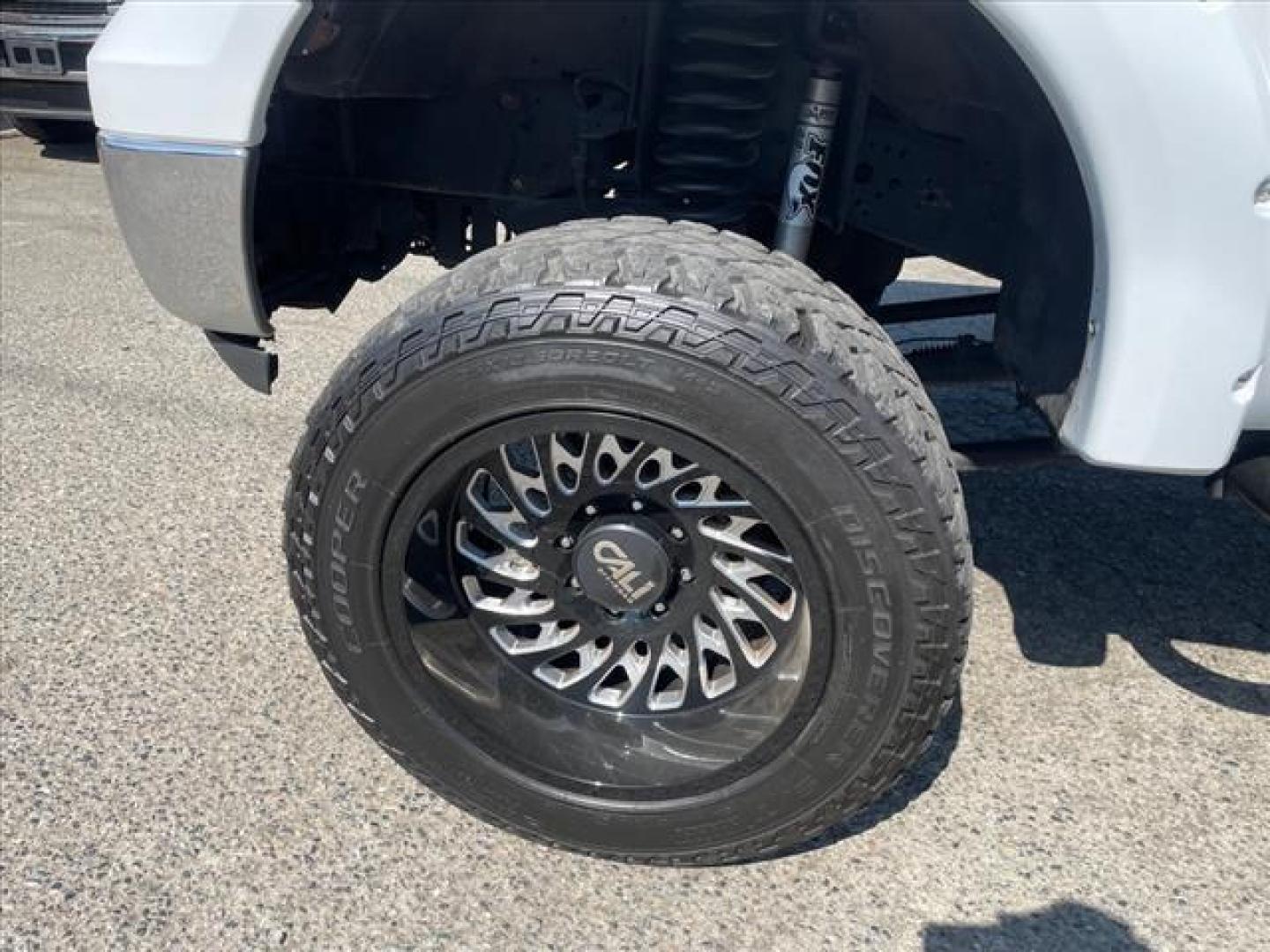 2007 Oxford White Clearcoat Ford F-350 Super Duty XLT (1FTWW31P77E) with an 6.0L 6.0L Turbo Diesel V8 OHV 32V Direct Injection engine, 5-Speed Automatic transmission, located at 800 Riverside Ave, Roseville, CA, 95678, 916-773-4549 & Toll Free: 866-719-4393, 38.732265, -121.291039 - DIESEL CREW CAB 4X4 XLT LIFTED NEW EGR COOLER AND OIL COOLER CLEAN CARFAX - Photo#6