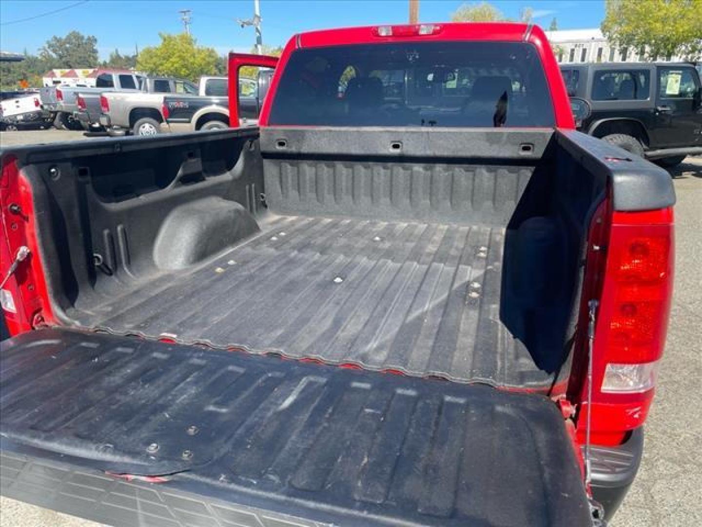 2007 Fire Red GMC Sierra 1500 SLT (2GTFK13Y871) with an 6.0L VortecMAX 6.0L V8 367hp 375ft. lbs. Other engine, 4-Speed Automatic transmission, located at 800 Riverside Ave, Roseville, CA, 95678, 916-773-4549 & Toll Free: 866-719-4393, 38.732265, -121.291039 - 4X4 CREW CAB SLT VORTEC MAX LOW MILES ONE OWNER SERVICE RECORDS - Photo#10