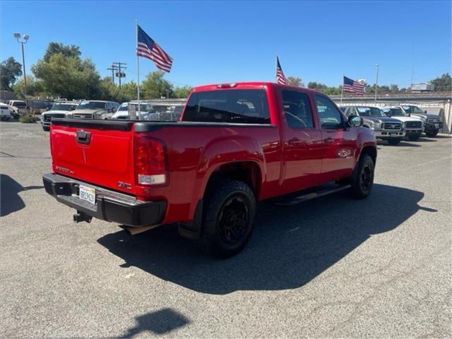 2007 Fire Red GMC Sierra 1500 SLT (2GTFK13Y871) with an 6.0L VortecMAX 6.0L V8 367hp 375ft. lbs. Other engine, 4-Speed Automatic transmission, located at 800 Riverside Ave, Roseville, CA, 95678, 916-773-4549 & Toll Free: 866-719-4393, 38.732265, -121.291039 - 4X4 CREW CAB SLT VORTEC MAX LOW MILES ONE OWNER SERVICE RECORDS - Photo#4