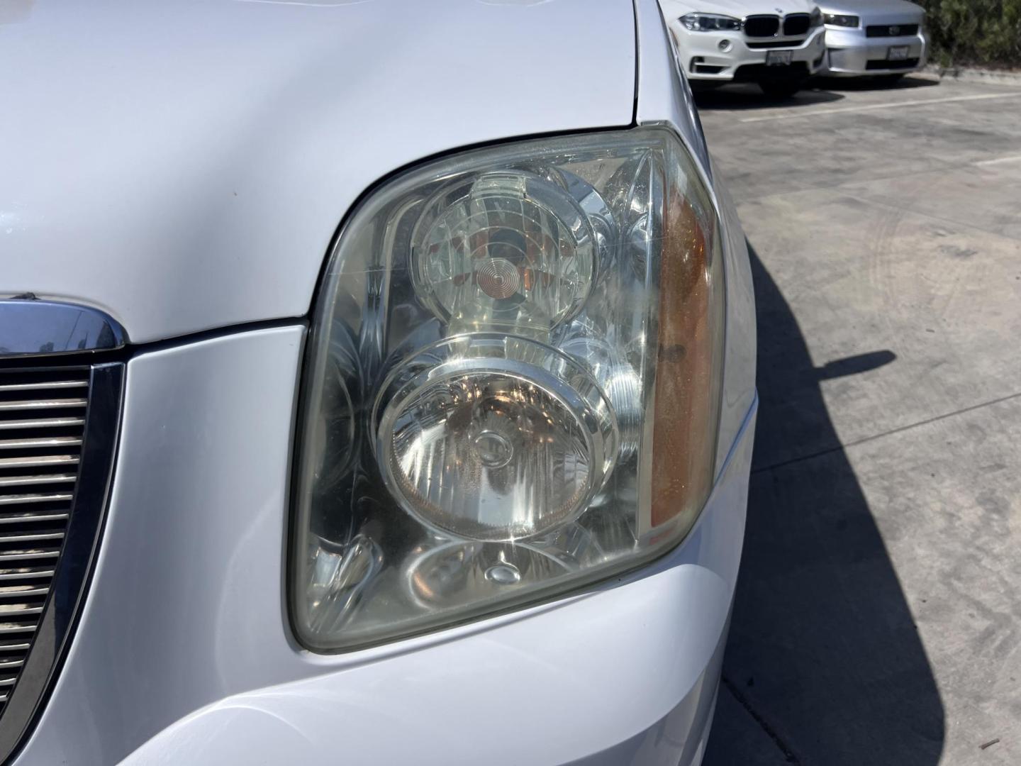 2007 White /Gray GMC Yukon SLE-1 2WD (1GKFC13J47J) with an 5.3L V8 OHV 16V engine, 4-Speed Automatic Overdrive transmission, located at 30 S. Berkeley Avenue, Pasadena, CA, 91107, (626) 248-7567, 34.145447, -118.109398 - 2007 GMC Yukon SLT – 3rd Row SUV – $995 Down – Buy Here Pay Here – Bad Credit OK – Crown City Motors – Pasadena, CA Need a full-size SUV with space for the whole family, rugged performance, and a touch of luxury? Check out this 2007 GMC Yukon SLT, available now at Crown City Motors in - Photo#8